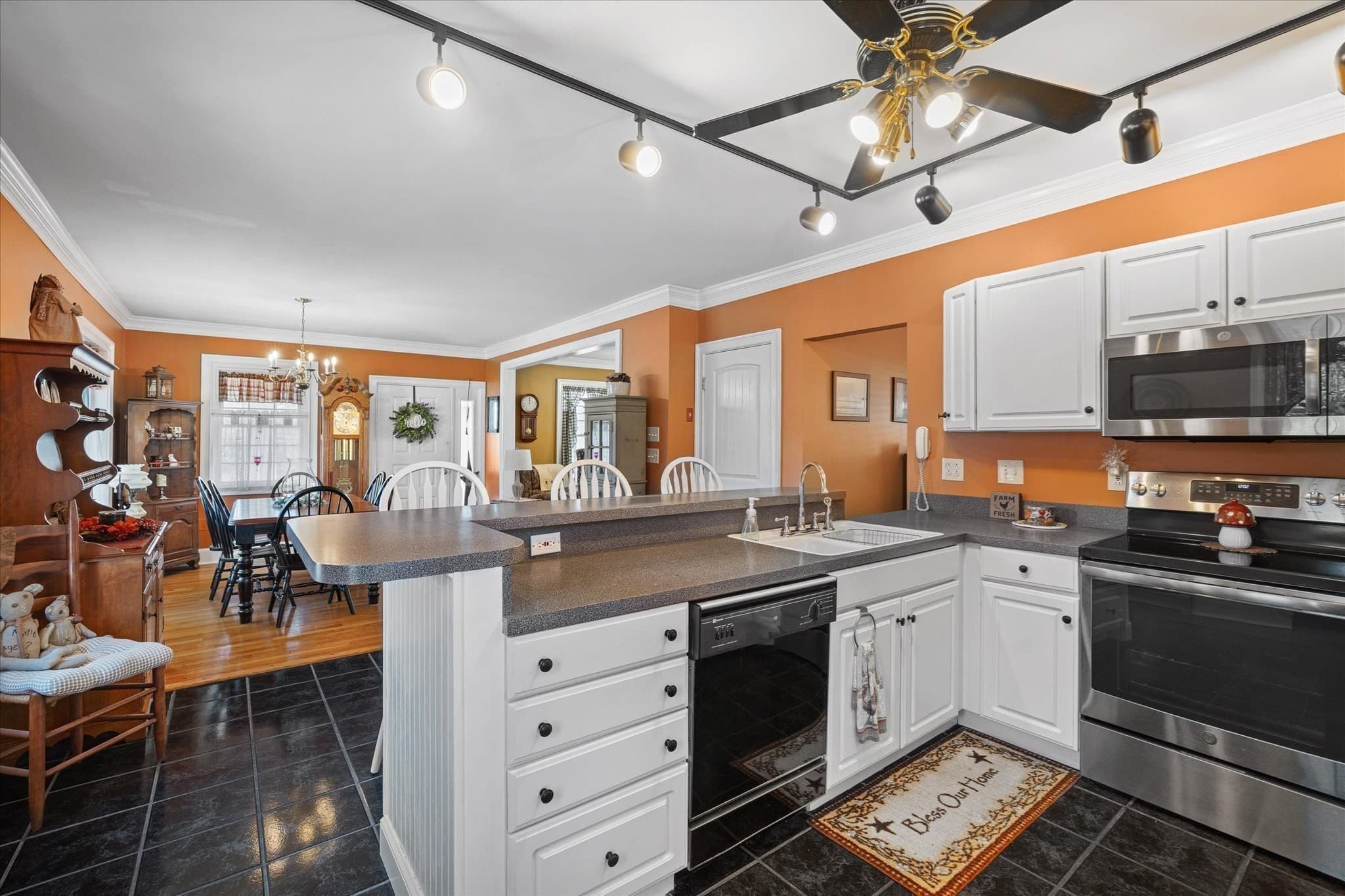 Single Family Residence at 47 Dartmouth St, Worcester MA 01604, Worcester, photo 13 of 36