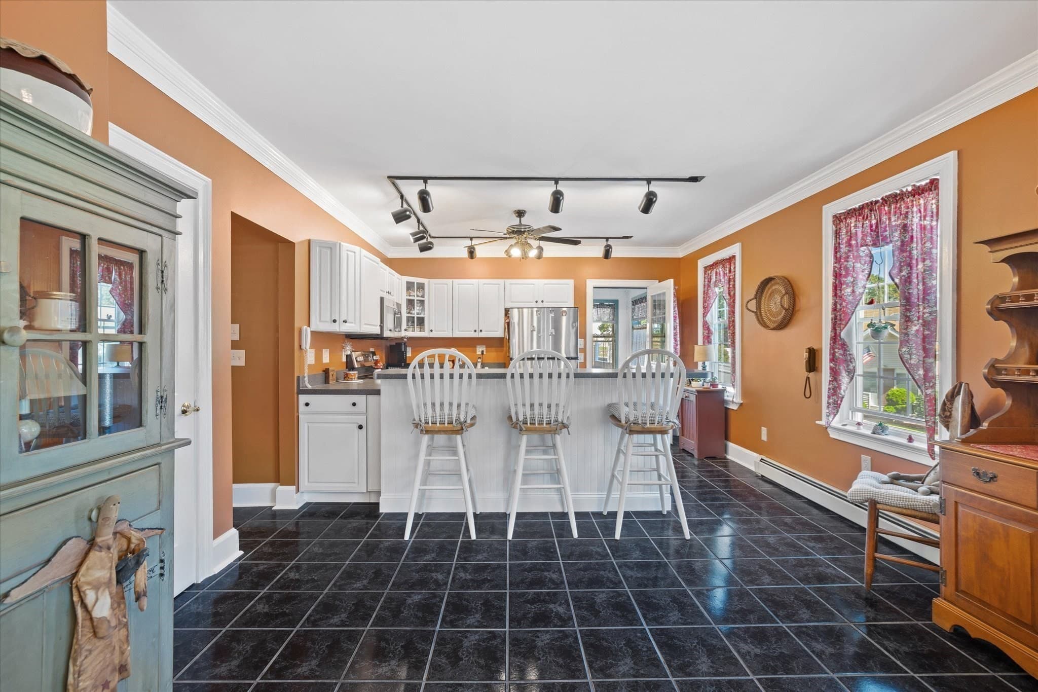 Single Family Residence at 47 Dartmouth St, Worcester MA 01604, Worcester, photo 10 of 36