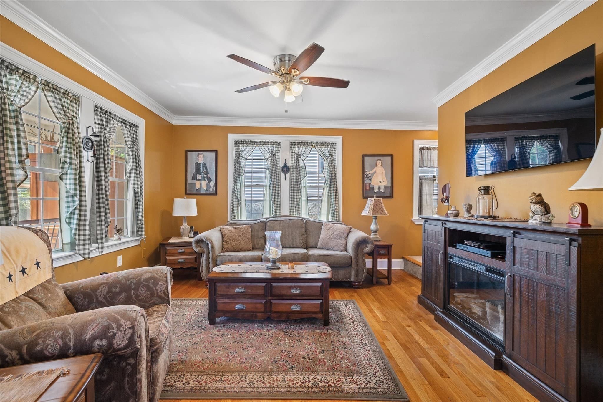 Single Family Residence at 47 Dartmouth St, Worcester MA 01604, Worcester, photo 4 of 36