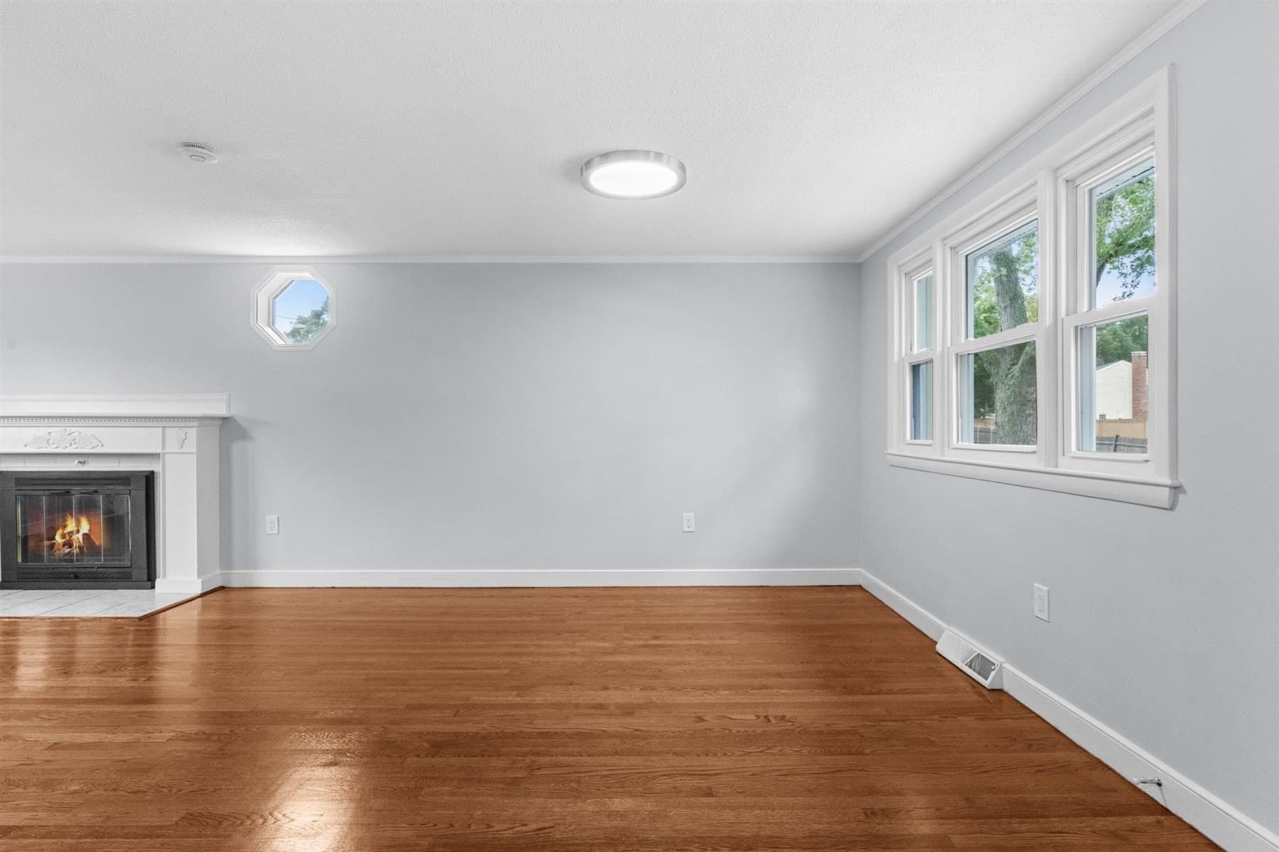 Single Family Residence at 100 Middle St, Woburn MA 01801, Woburn, photo 6 of 22