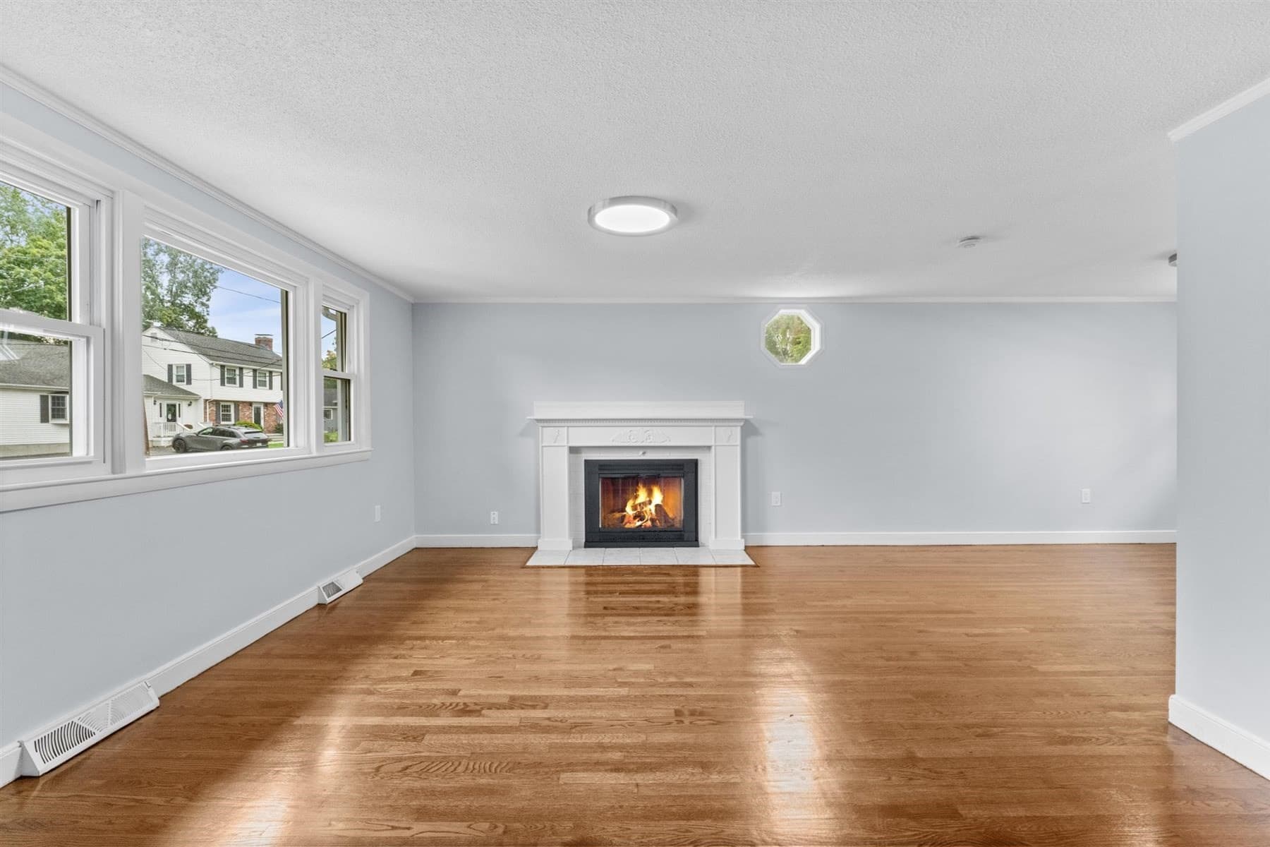 Single Family Residence at 100 Middle St, Woburn MA 01801, Woburn, photo 7 of 22