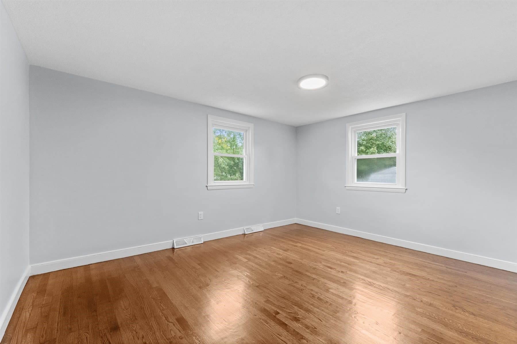 Single Family Residence at 100 Middle St, Woburn MA 01801, Woburn, photo 9 of 22