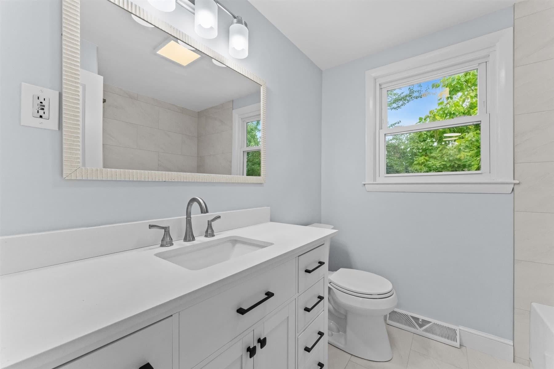 Single Family Residence at 100 Middle St, Woburn MA 01801, Woburn, photo 10 of 22