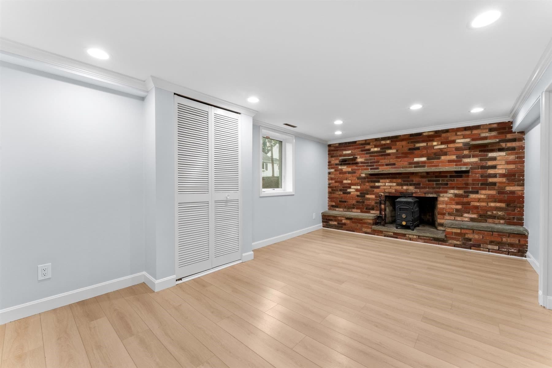 Single Family Residence at 100 Middle St, Woburn MA 01801, Woburn, photo 14 of 22