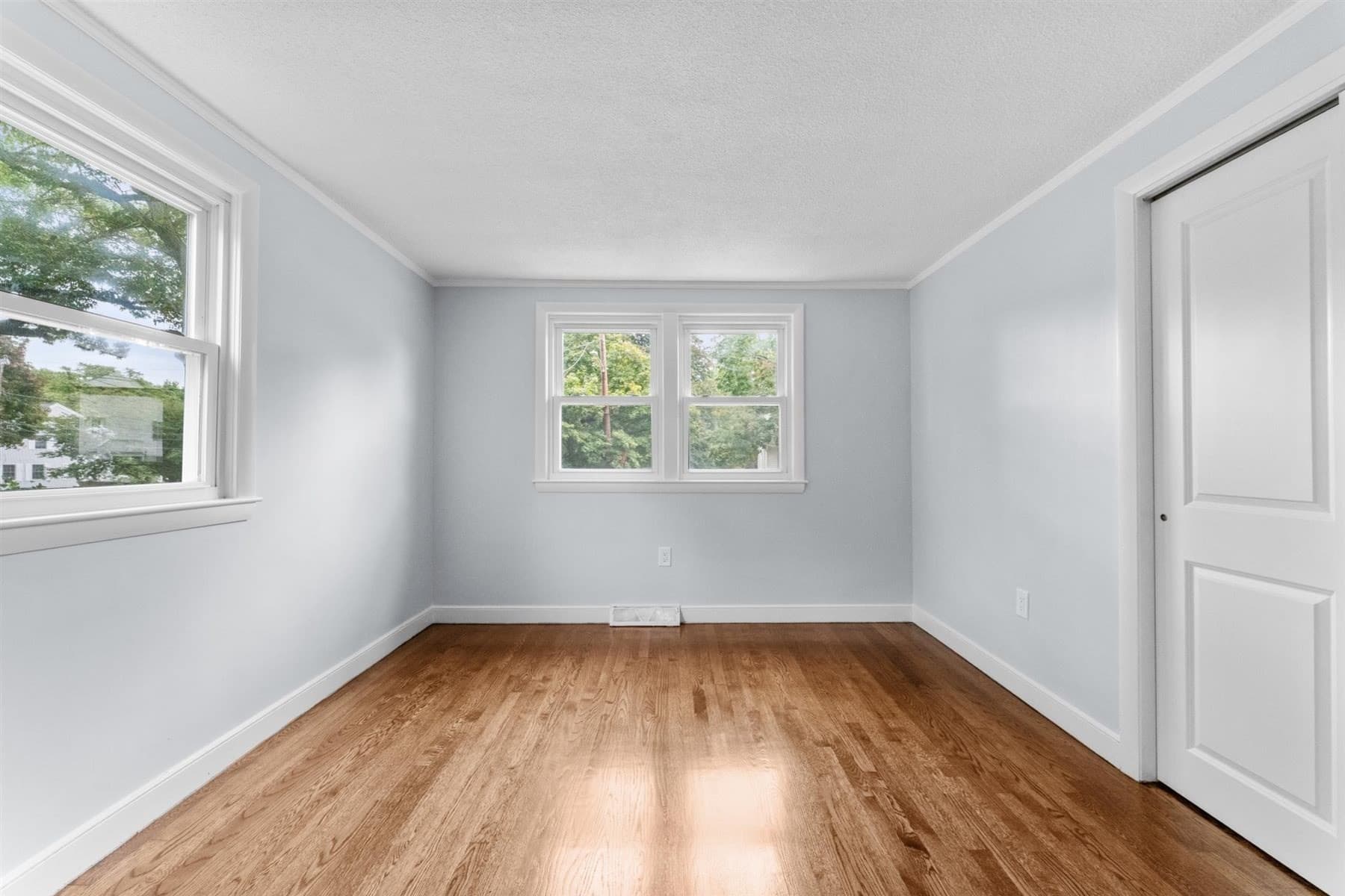 Single Family Residence at 100 Middle St, Woburn MA 01801, Woburn, photo 11 of 22