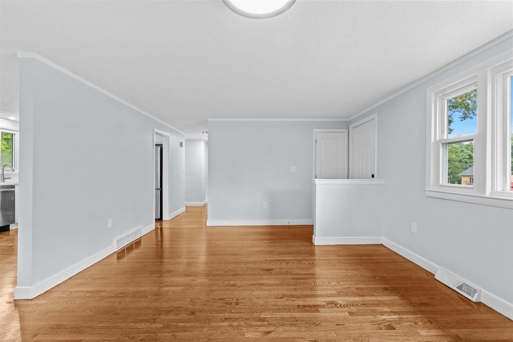 Single Family Residence at 100 Middle St, Woburn MA 01801, Woburn, photo 8 of 22