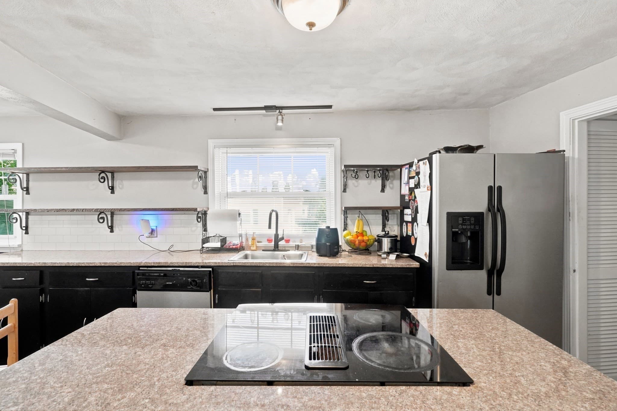 Single Family Residence at 75 Nahant St, Lynn MA 01902, Lynn, photo 14 of 29