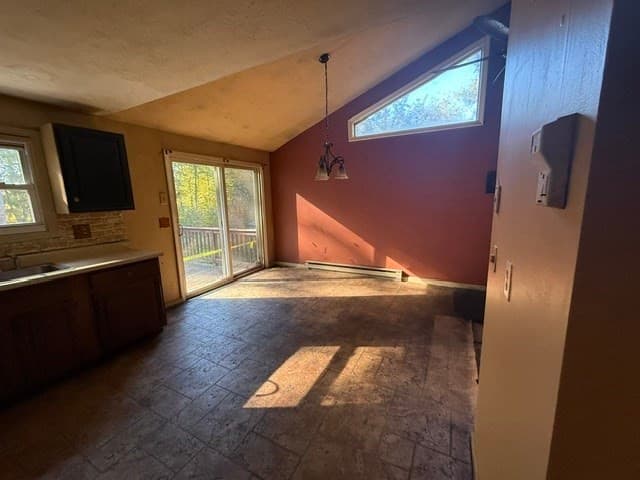 Single Family Residence at 8 Windy Ridge Rd, Webster MA 01570, Webster, photo 5 of 10