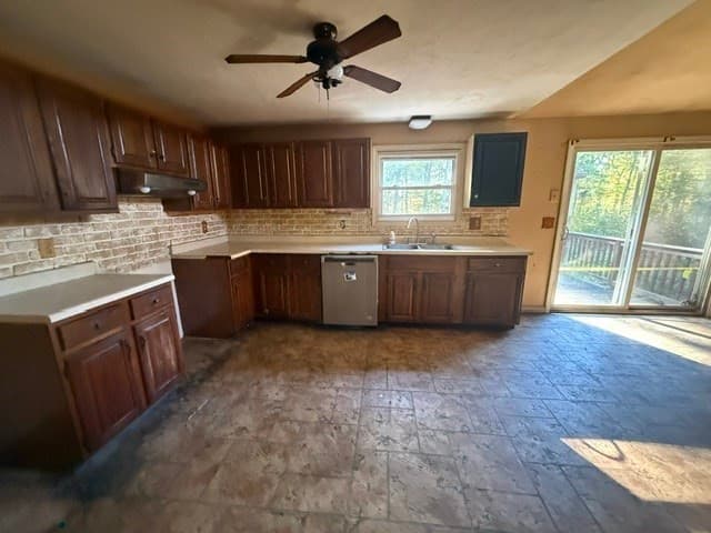 Single Family Residence at 8 Windy Ridge Rd, Webster MA 01570, Webster, photo 4 of 10