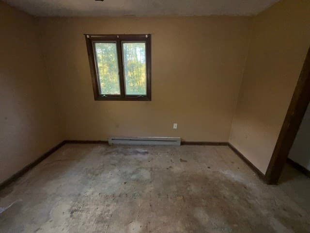 Single Family Residence at 8 Windy Ridge Rd, Webster MA 01570, Webster, photo 8 of 10