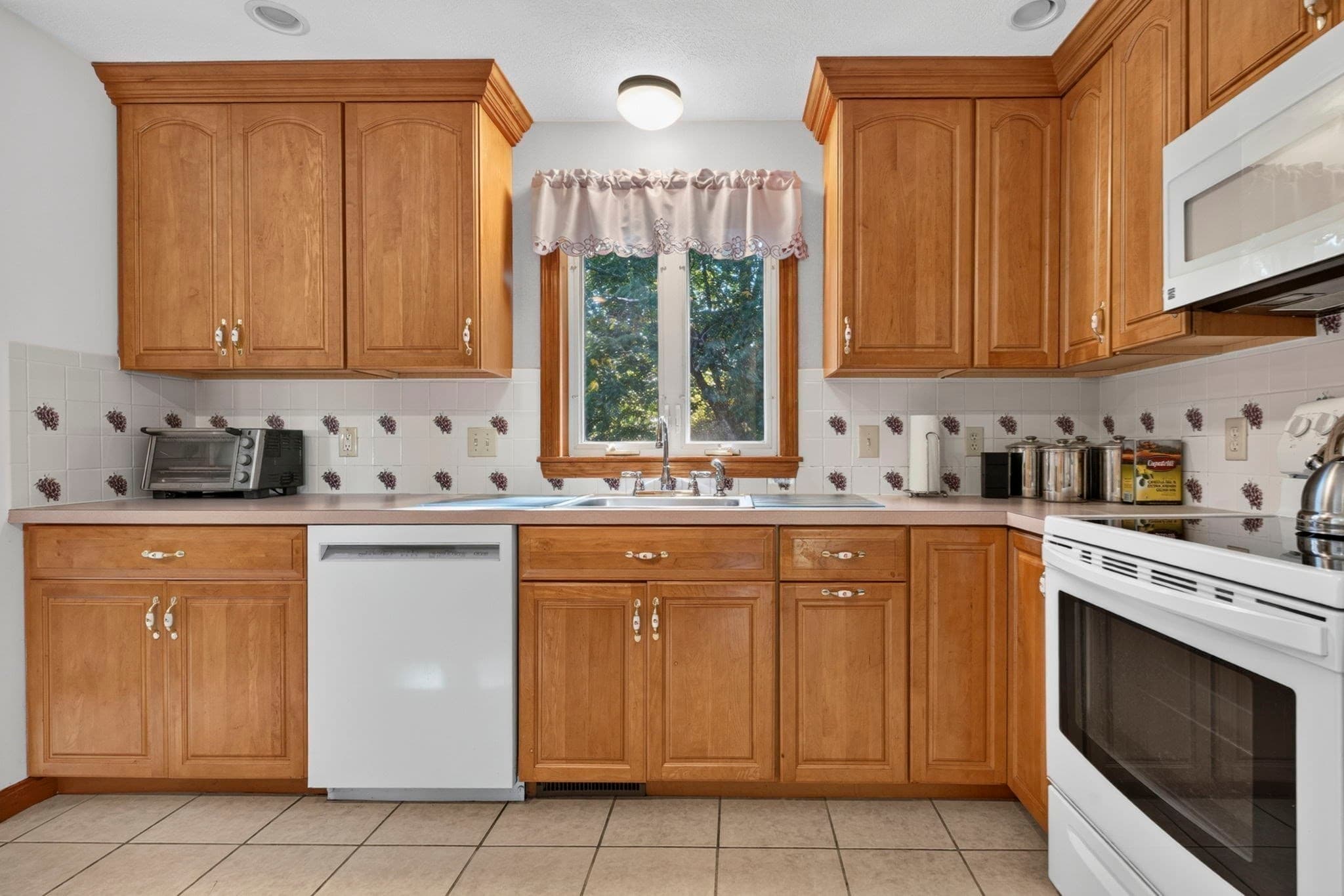 Single Family Residence at 4 Wildwood Terrace, Saugus MA 01906, Saugus, photo 13 of 40