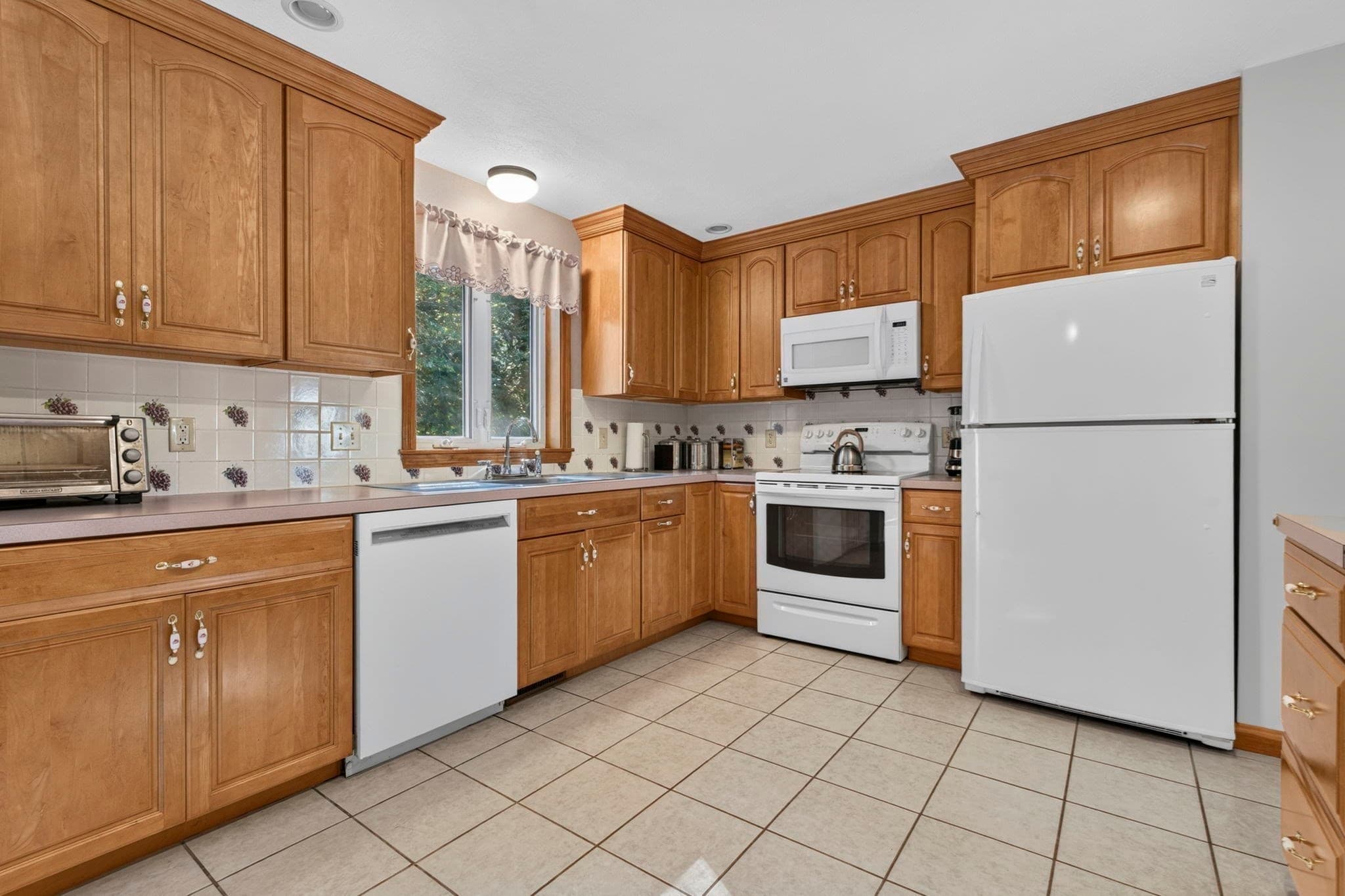 Single Family Residence at 4 Wildwood Terrace, Saugus MA 01906, Saugus, photo 16 of 40