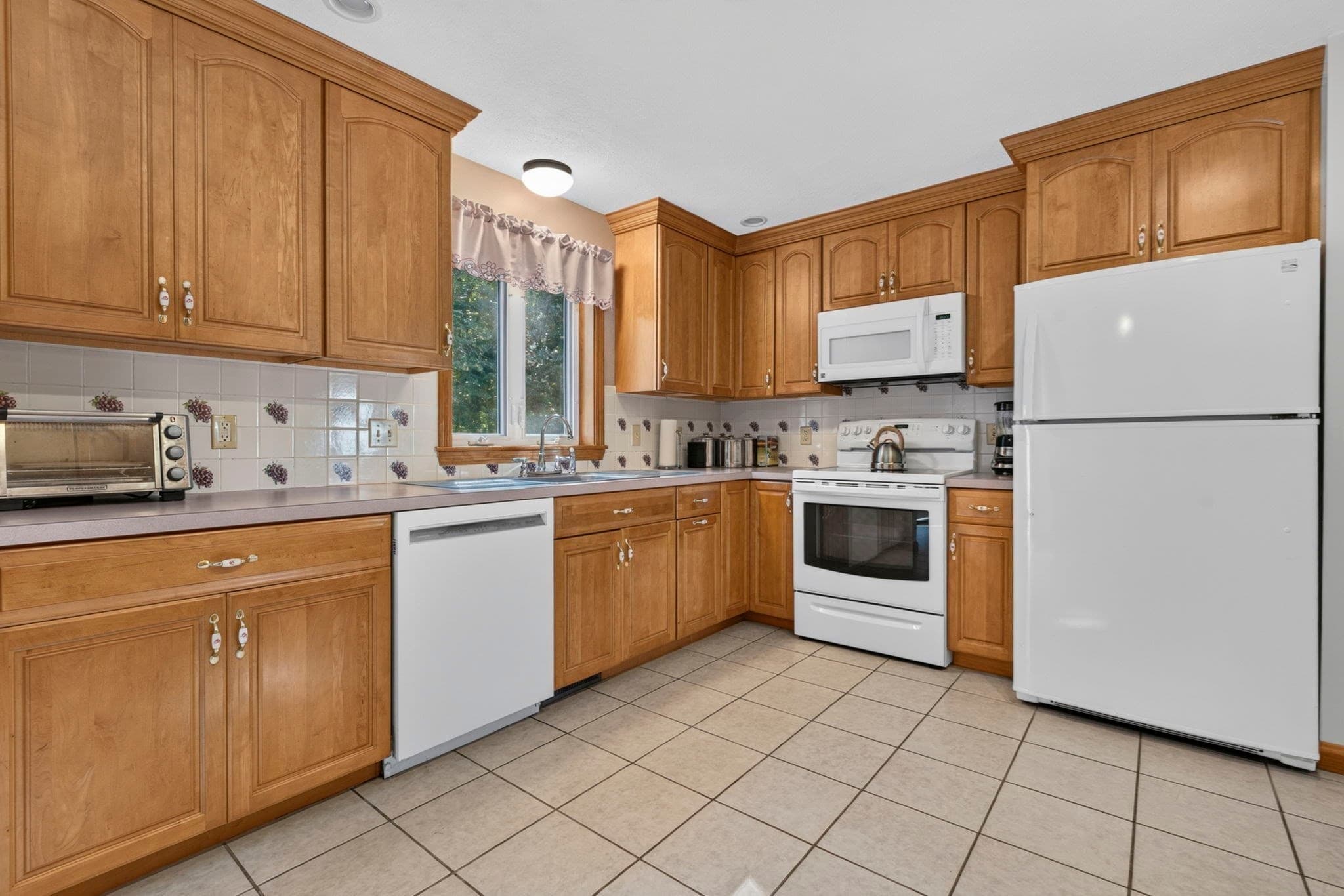 Single Family Residence at 4 Wildwood Terrace, Saugus MA 01906, Saugus, photo 14 of 40