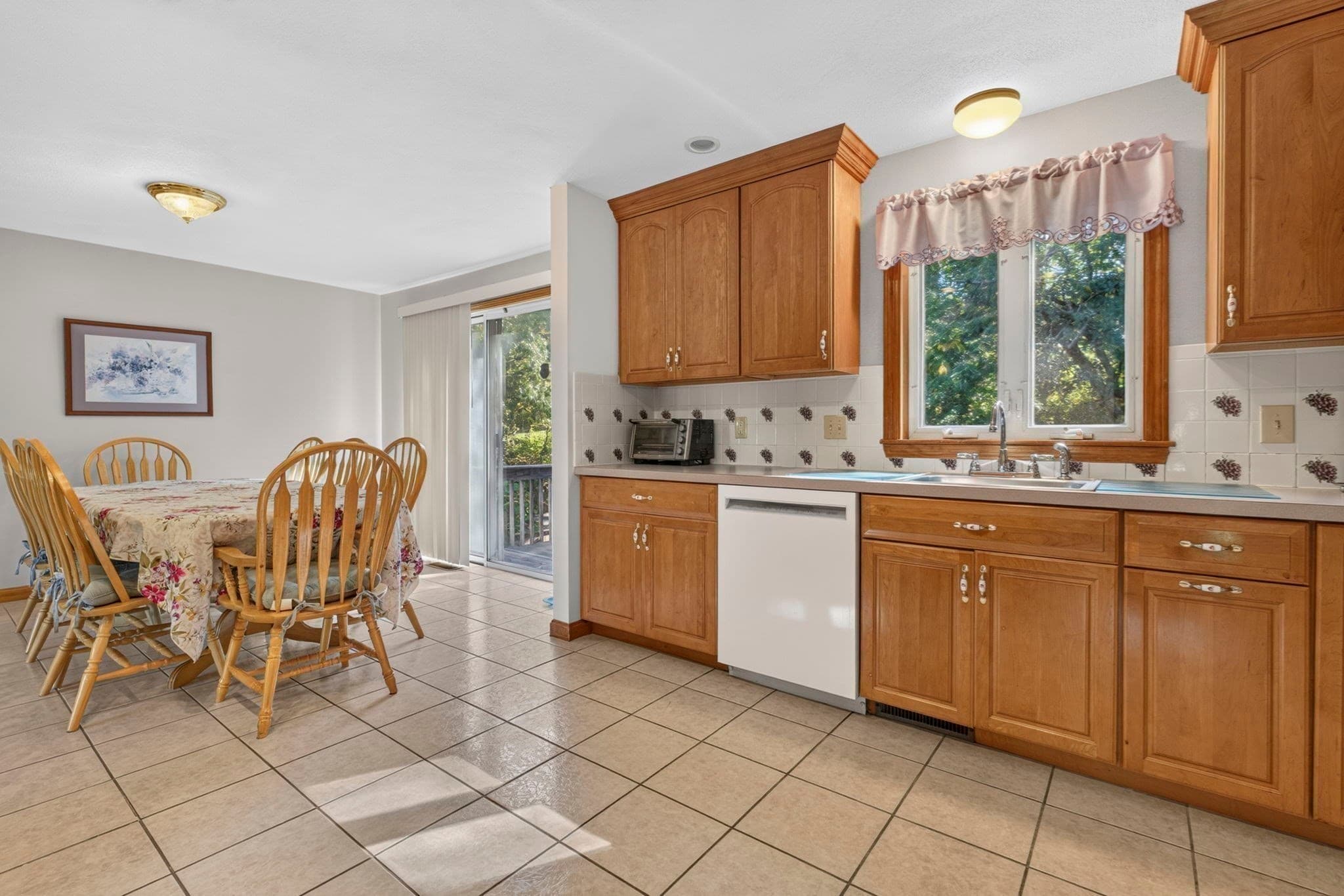 Single Family Residence at 4 Wildwood Terrace, Saugus MA 01906, Saugus, photo 15 of 40