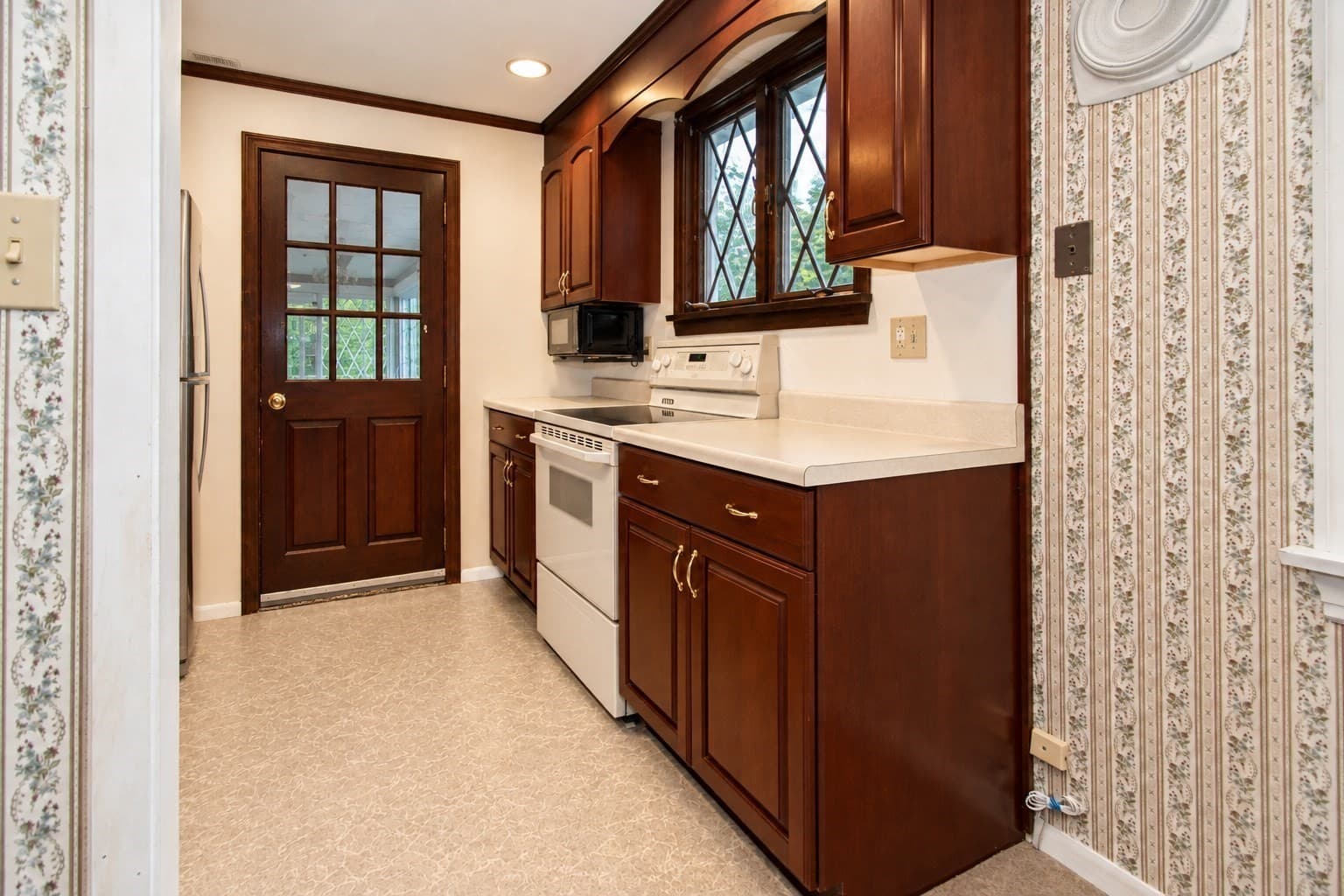 Single Family Residence at 20 Antrim Road, Framingham MA 01701, Framingham, photo 11 of 29