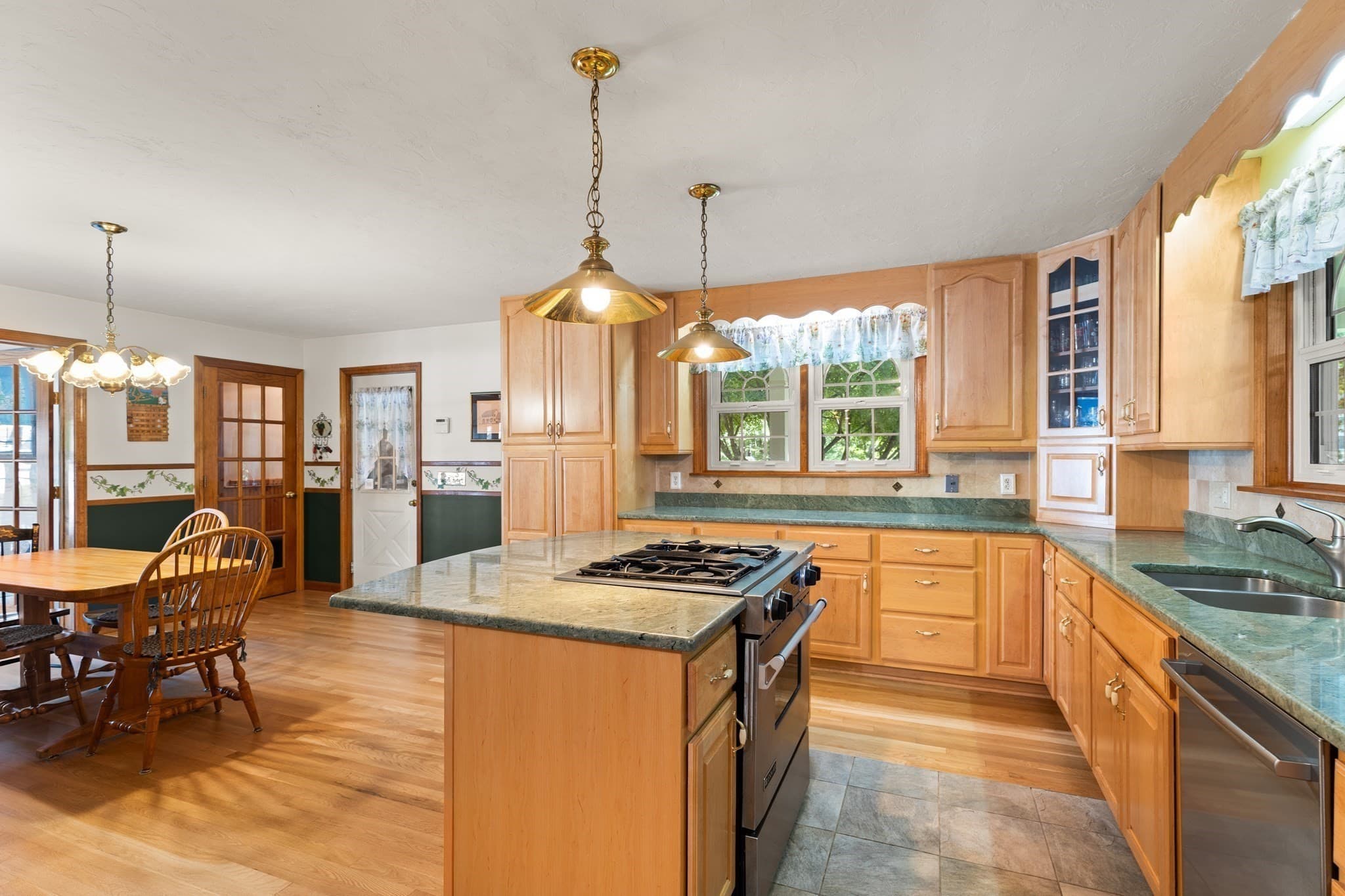 Single Family Residence at 4 Stratford Ln, Easton MA 02356, Easton, photo 13 of 34
