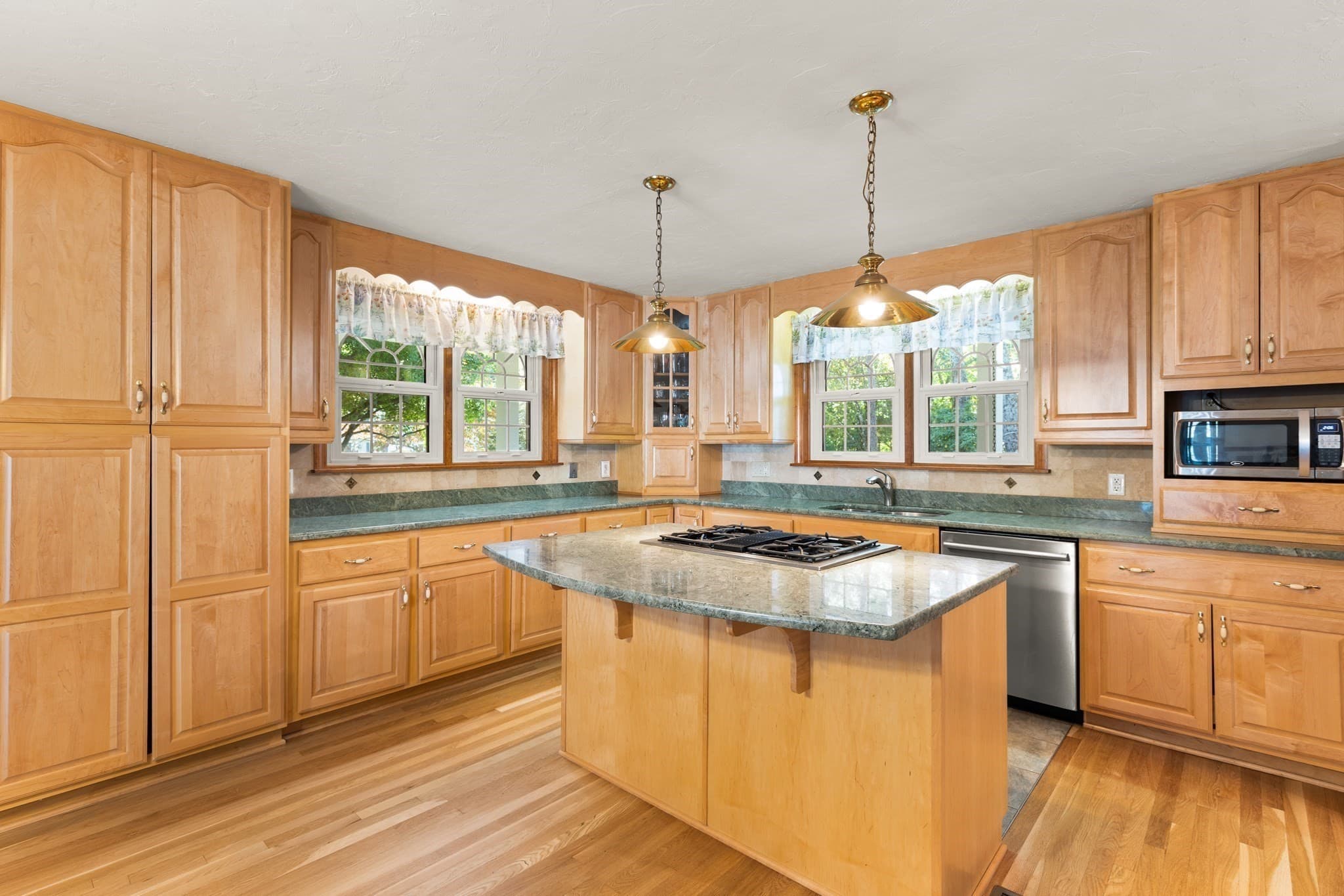 Single Family Residence at 4 Stratford Ln, Easton MA 02356, Easton, photo 9 of 34