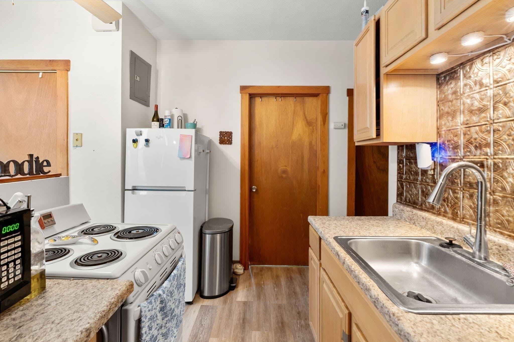 Condominium at 158 Park # 3, Beverly MA 01915, Beverly, photo 7 of 14