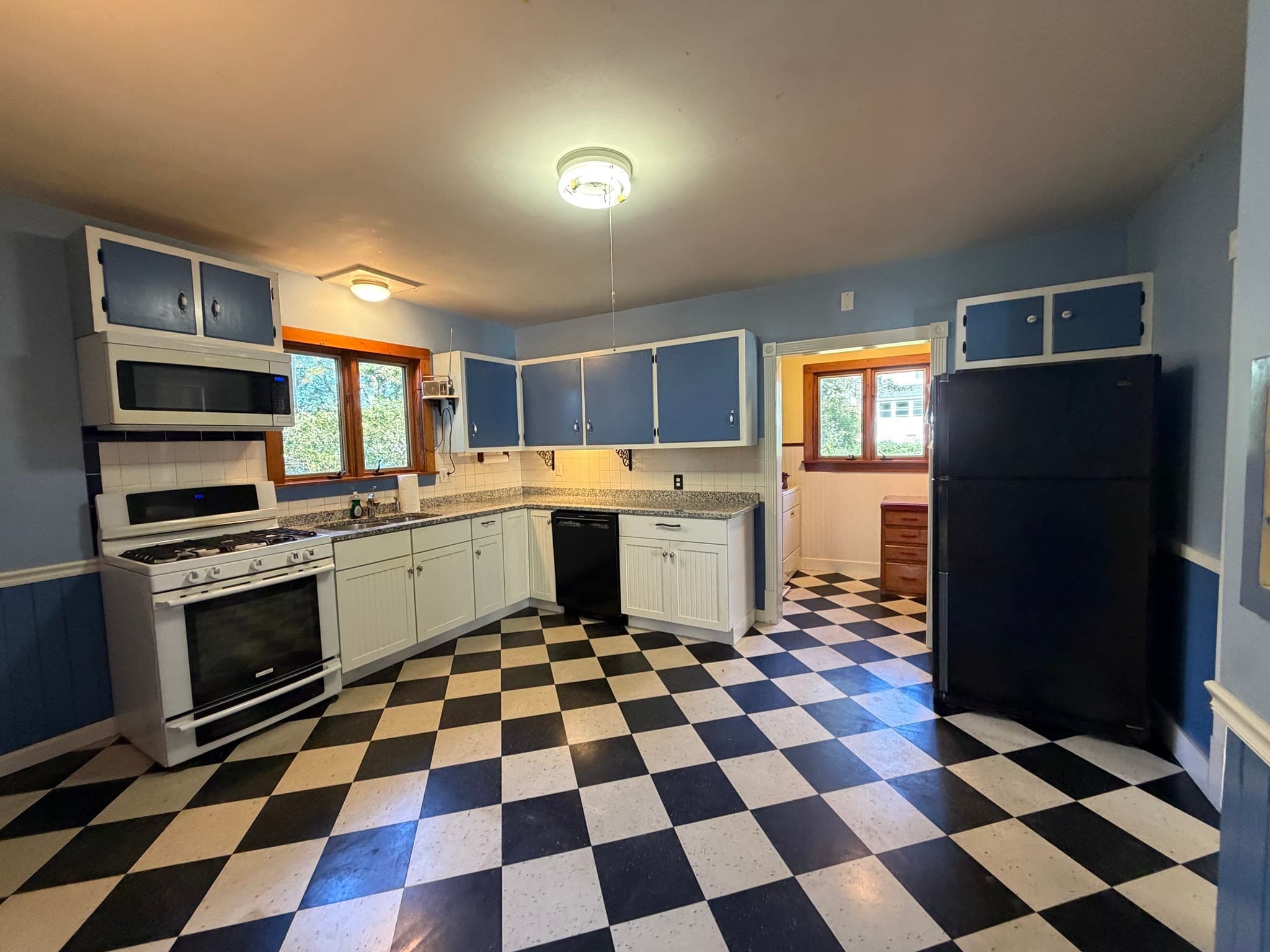 Single Family Residence at 23 Phillips St, Greenfield MA 01301, Greenfield, photo 7 of 27
