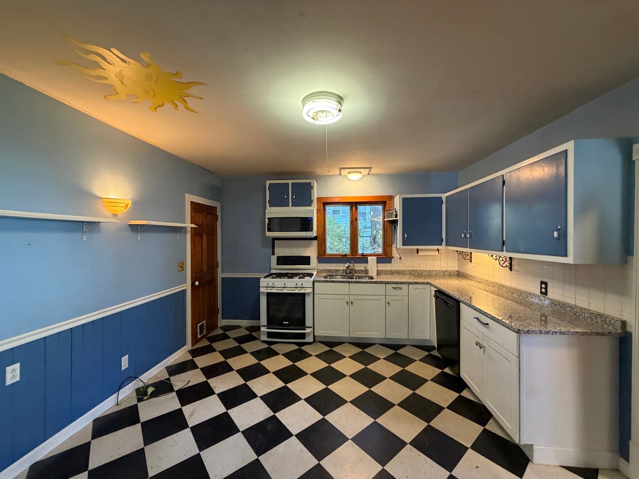Single Family Residence at 23 Phillips St, Greenfield MA 01301, Greenfield, photo 8 of 27
