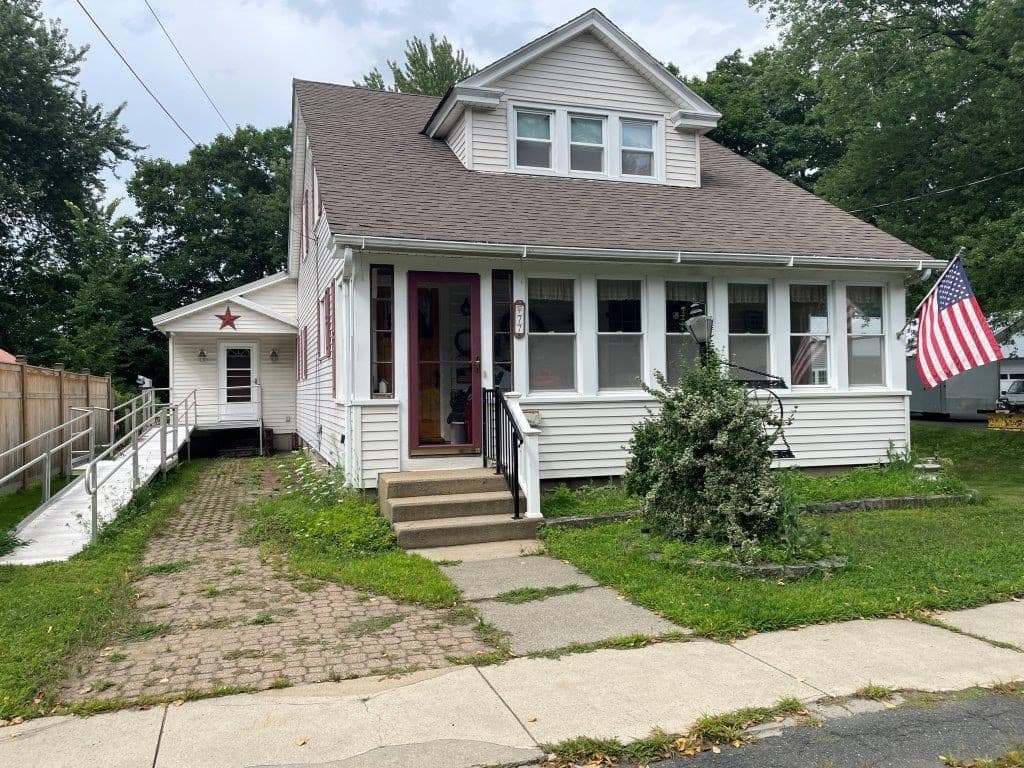 77 Newton, Greenfield MA 01301