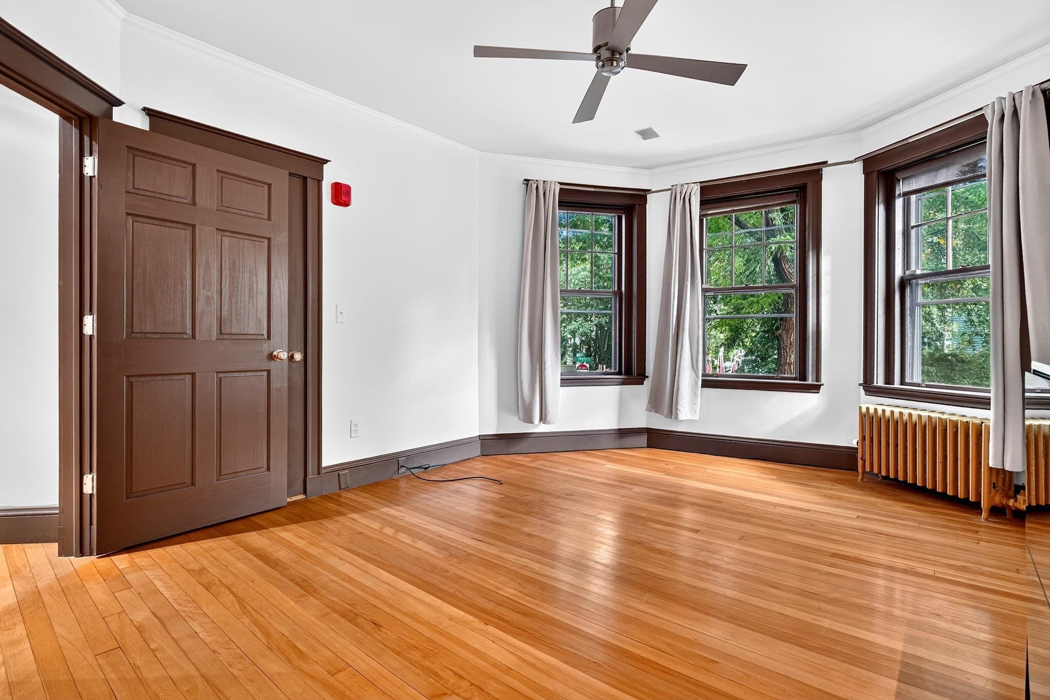 Condominium at 31 Linnaean St # 2, Cambridge MA 02138, Cambridge, photo 13 of 37