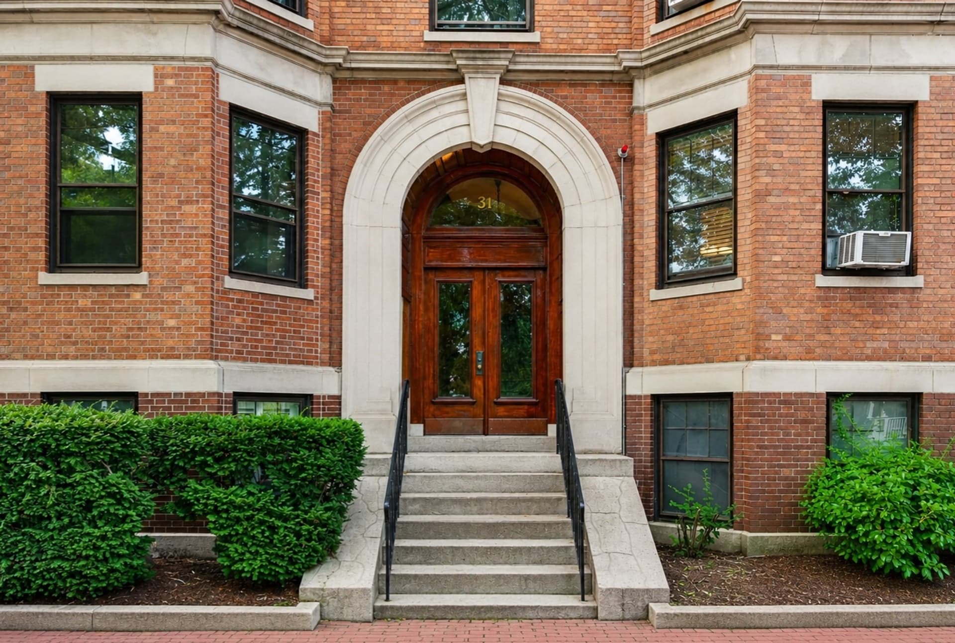 31 Linnaean St # 2, Cambridge MA 02138