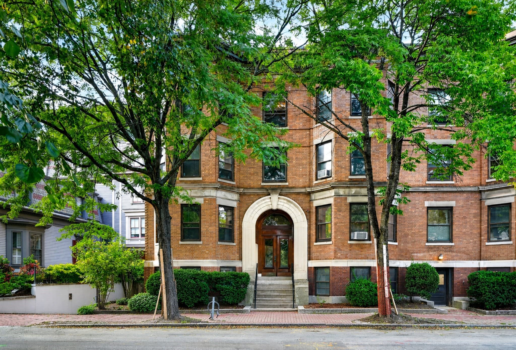 Condominium at 31 Linnaean St # 2, Cambridge MA 02138, Cambridge, photo 4 of 37
