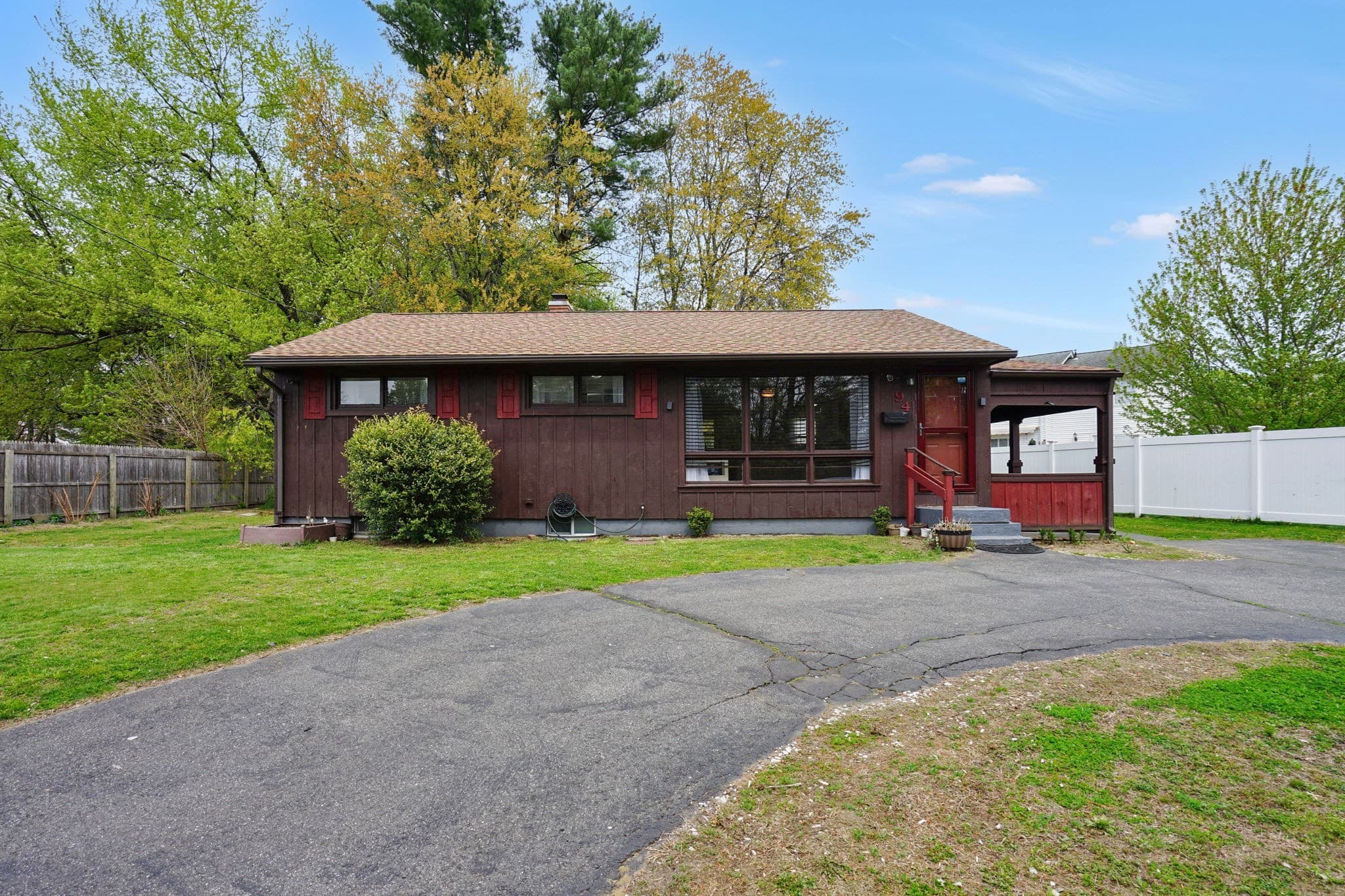 94 Cora Ave, Chicopee MA 01013