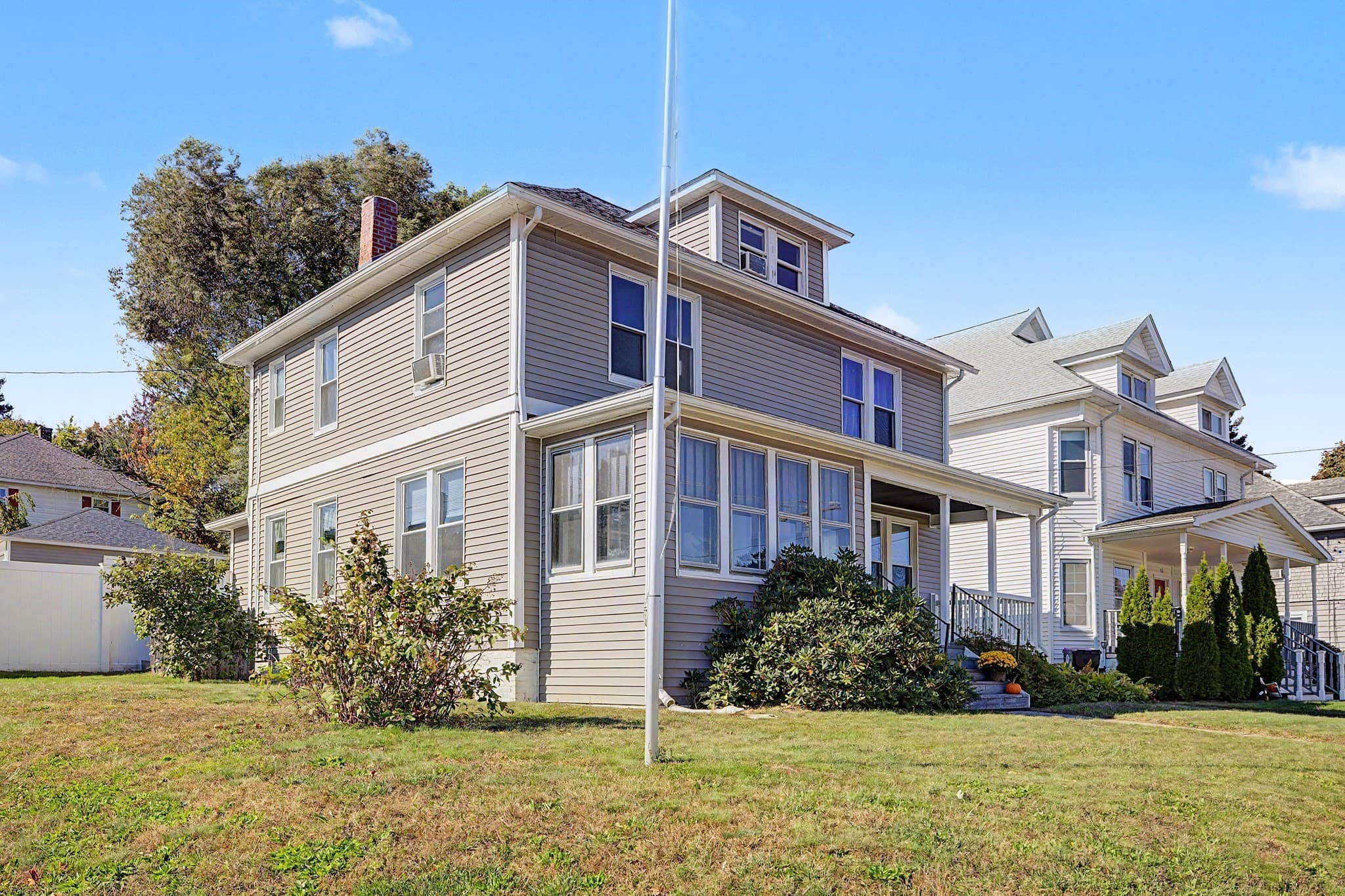 Single Family Residence at 419 Hillside Ave, Holyoke MA 01040, Holyoke, photo 2 of 40