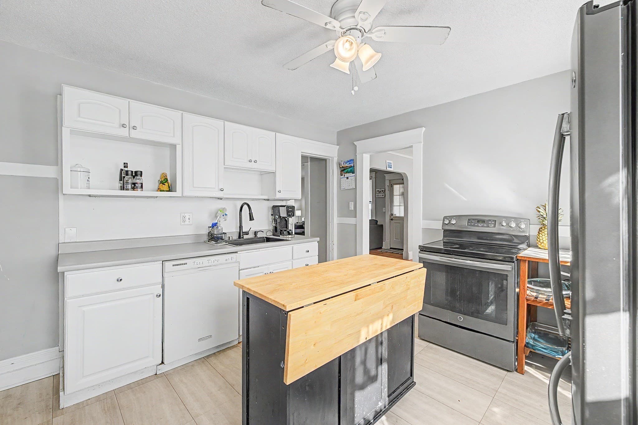 Single Family Residence at 419 Hillside Ave, Holyoke MA 01040, Holyoke, photo 6 of 40