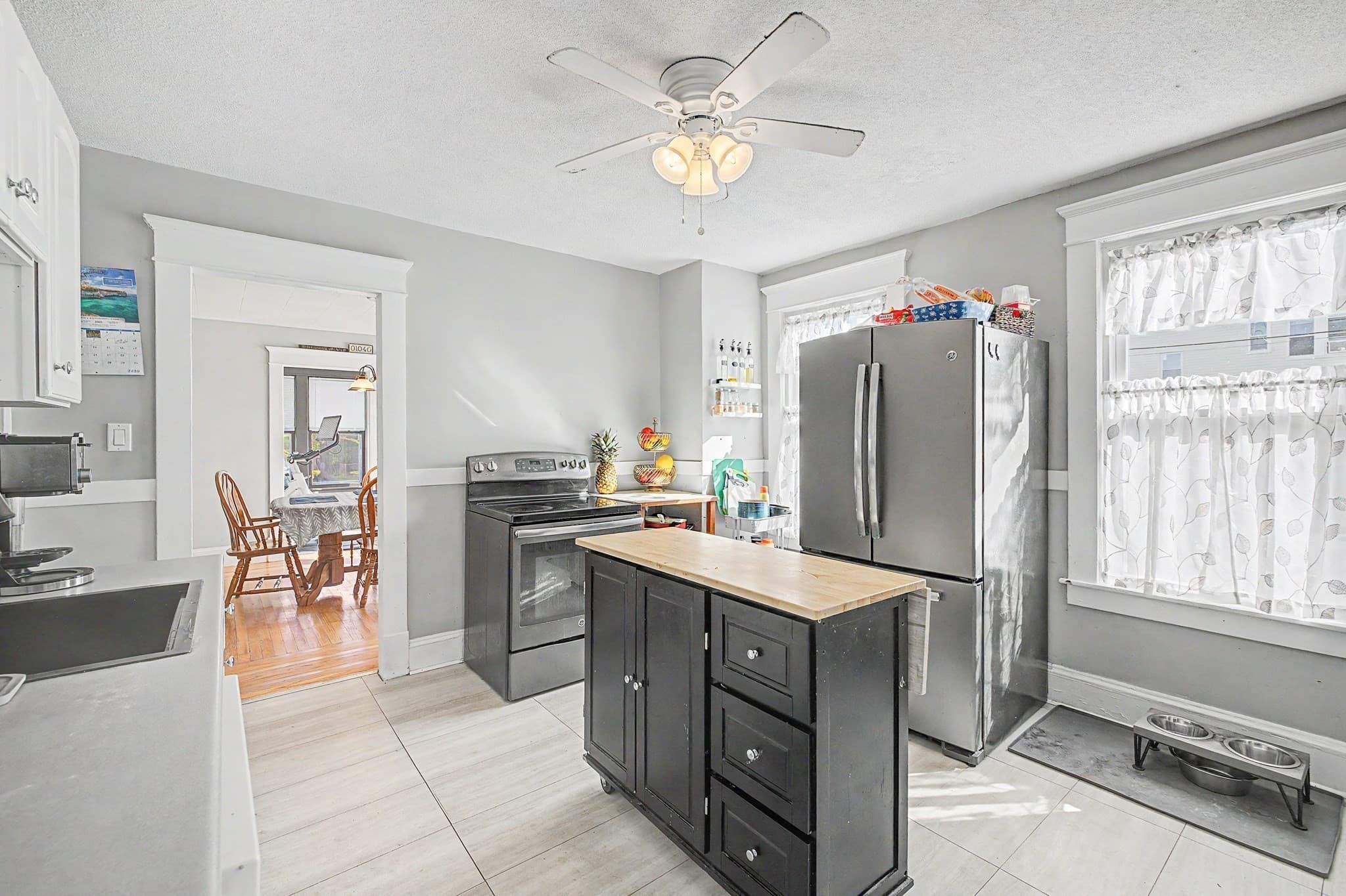 Single Family Residence at 419 Hillside Ave, Holyoke MA 01040, Holyoke, photo 7 of 40
