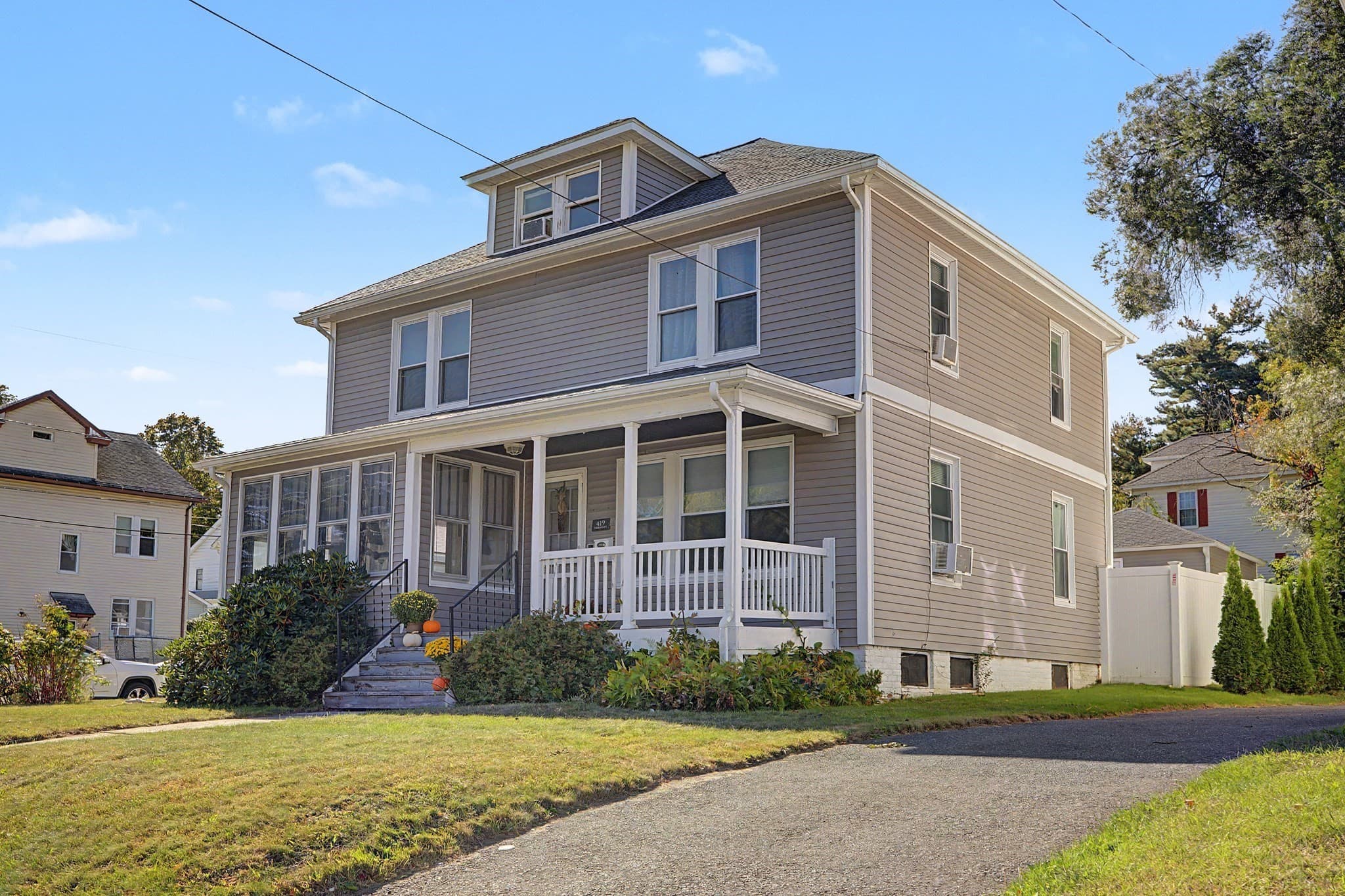 Single Family Residence at 419 Hillside Ave, Holyoke MA 01040, Holyoke, photo 3 of 40