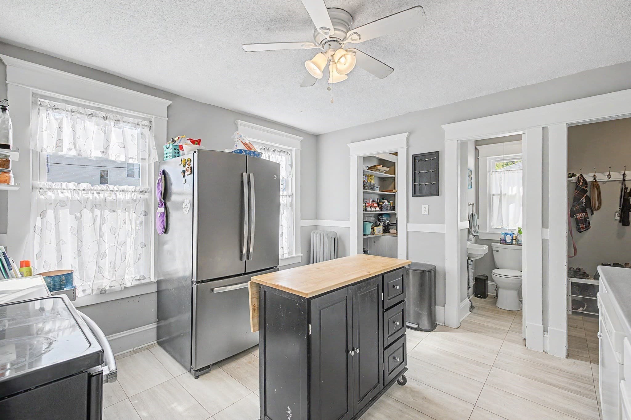 Single Family Residence at 419 Hillside Ave, Holyoke MA 01040, Holyoke, photo 5 of 40