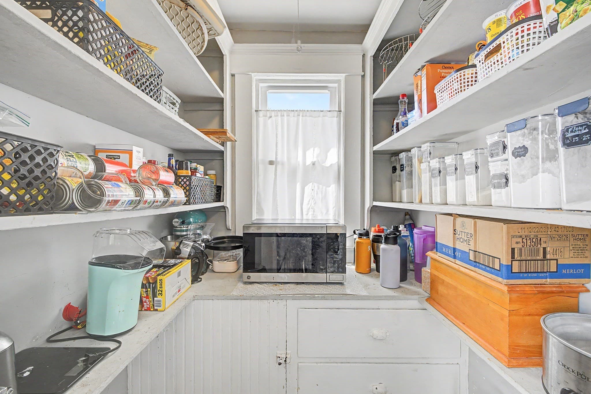 Single Family Residence at 419 Hillside Ave, Holyoke MA 01040, Holyoke, photo 8 of 40