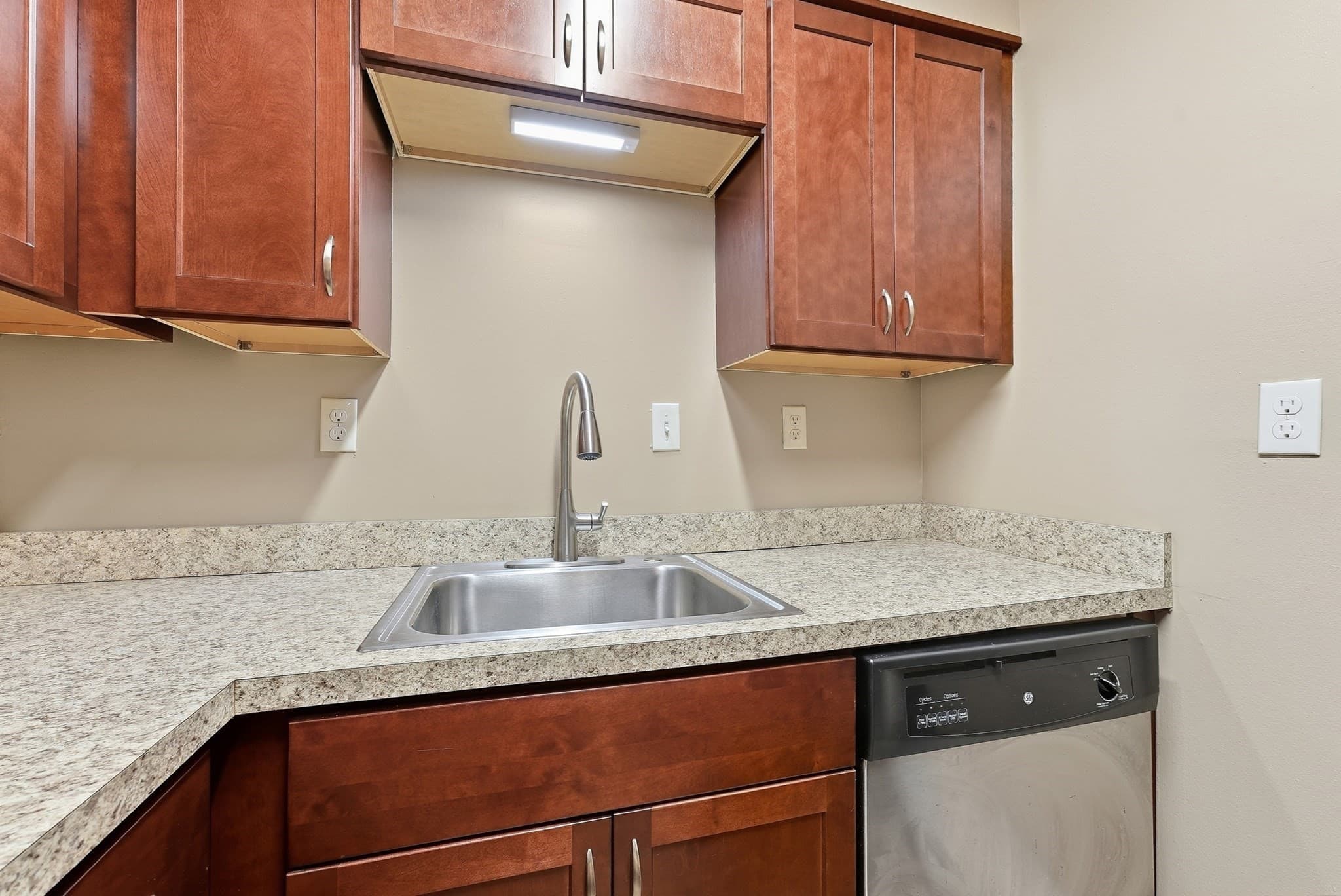 Condominium at 101 Mulberry Street # 120, Springfield MA 01105, Springfield, photo 9 of 41