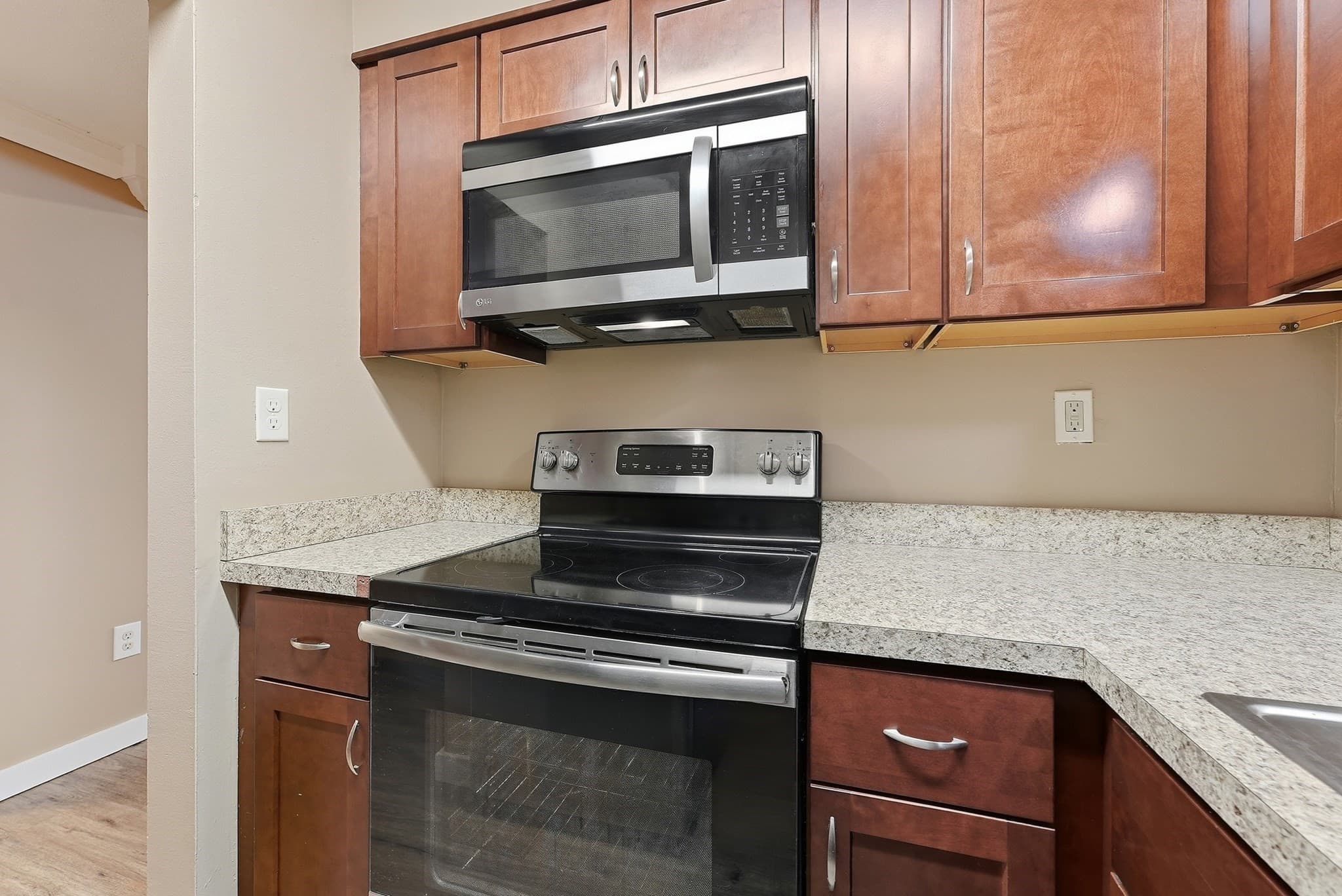 Condominium at 101 Mulberry Street # 120, Springfield MA 01105, Springfield, photo 11 of 41