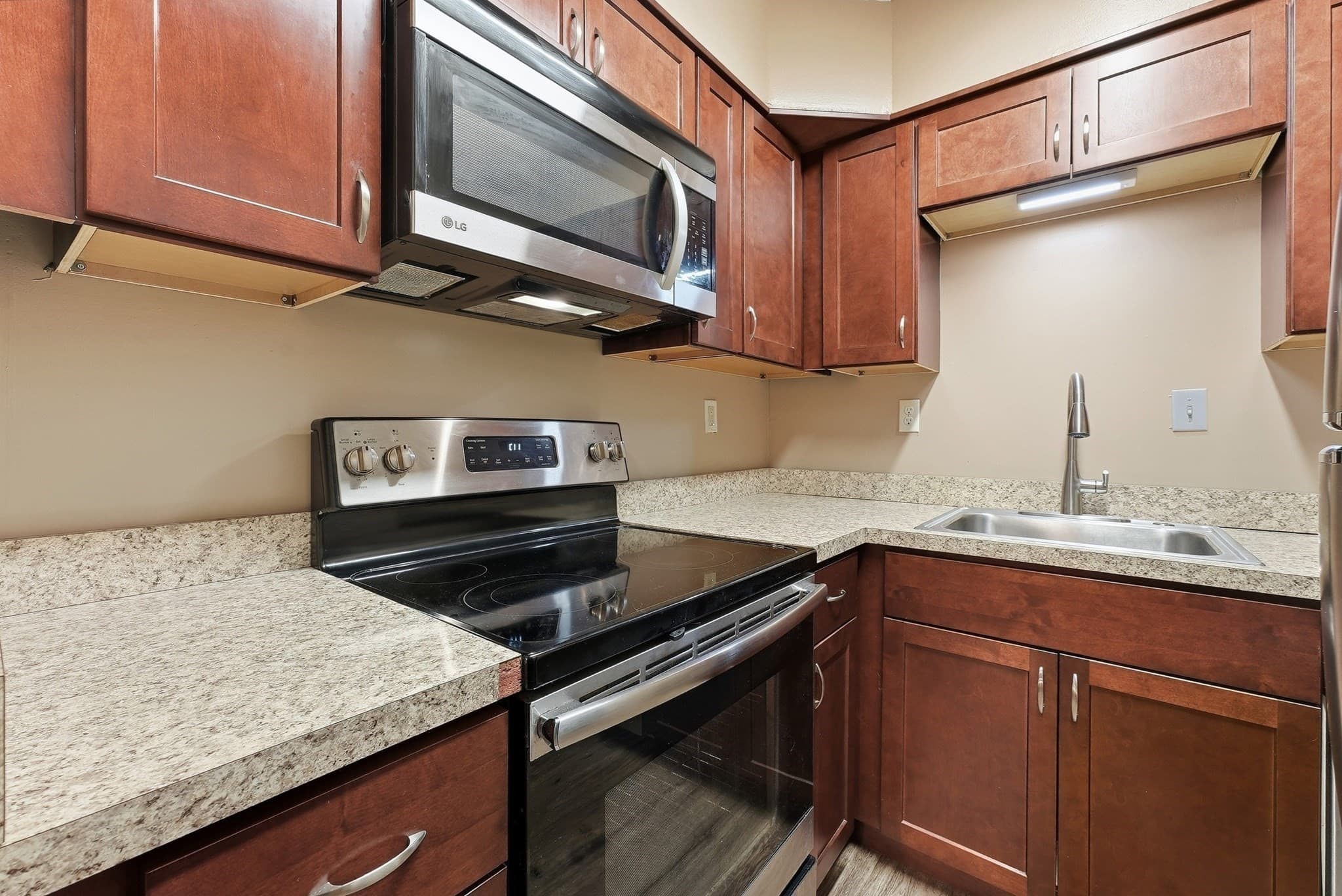Condominium at 101 Mulberry Street # 120, Springfield MA 01105, Springfield, photo 8 of 41