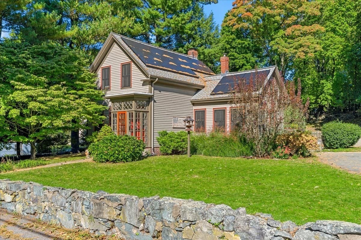 87 Rockland Place, Newton MA 02464