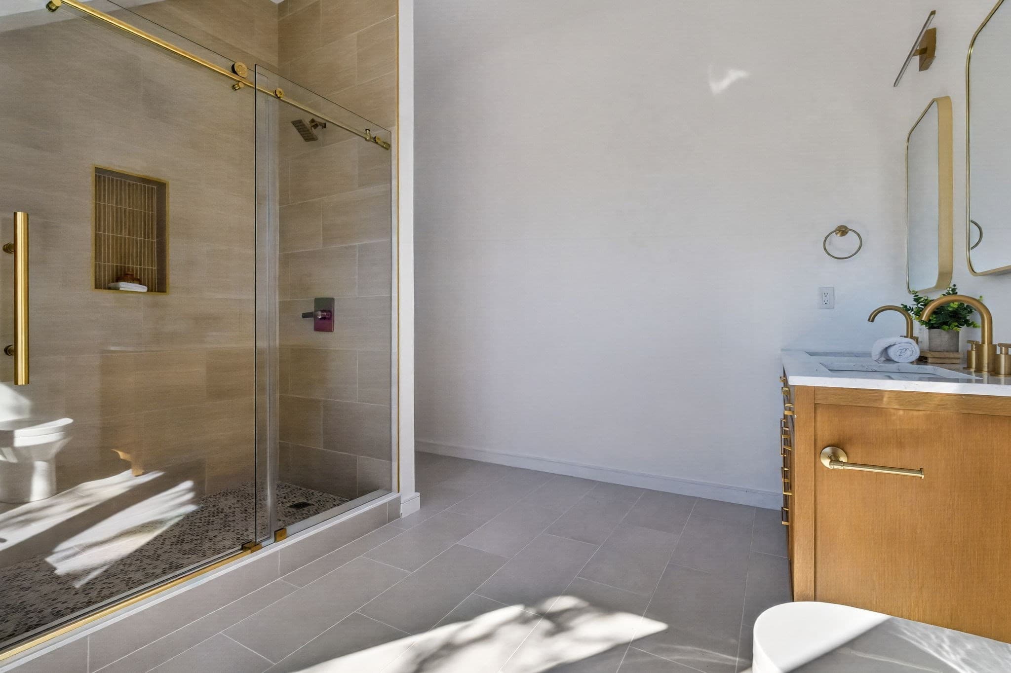 Condominium at 15 Clyde St # R, Somerville MA 02145, Somerville, photo 17 of 21