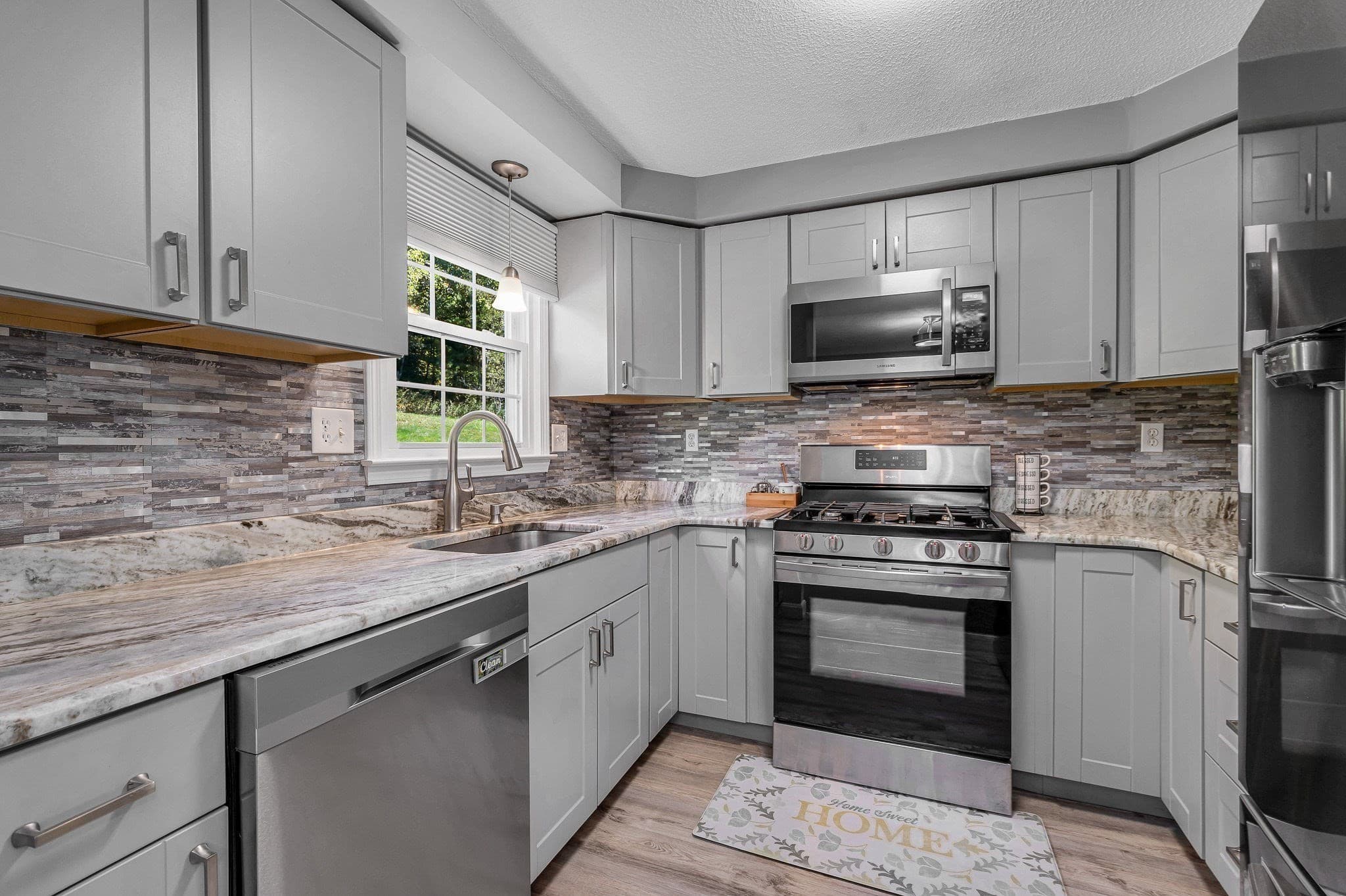 Condominium at 28 Meadowview Cir # 28, Nashua NH 03062, Nashua, photo 14 of 42