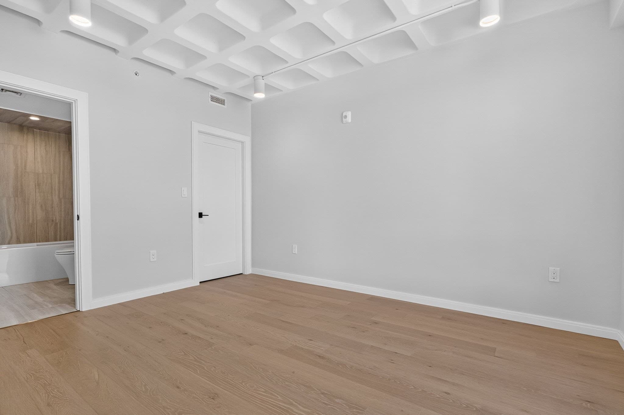 Condominium at 125 Lowell Street # 603, Somerville MA 02143, Somerville, photo 13 of 23
