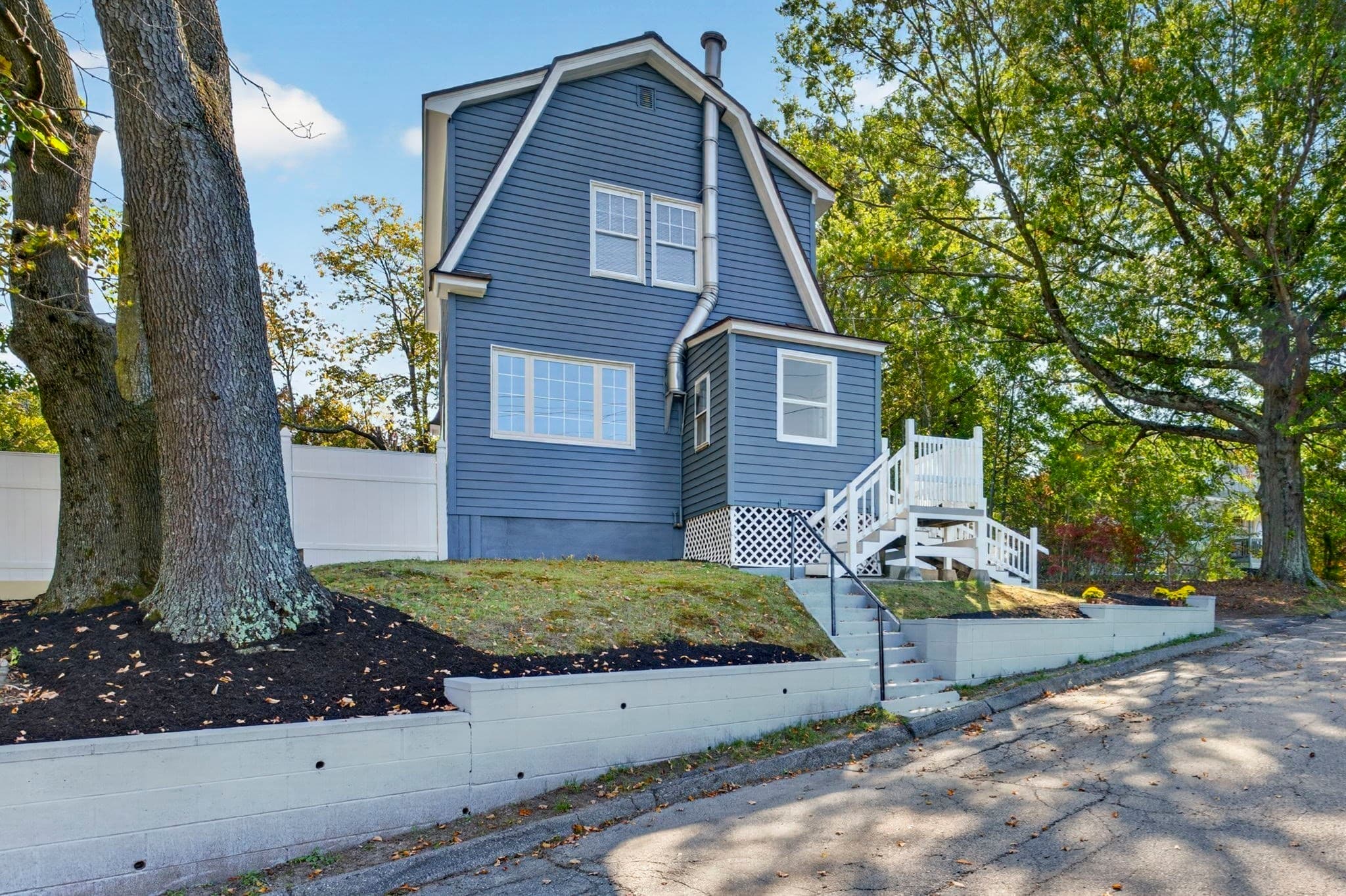 Single Family Residence at 19 Genessee, Worcester MA 01603, Worcester, photo 4 of 34