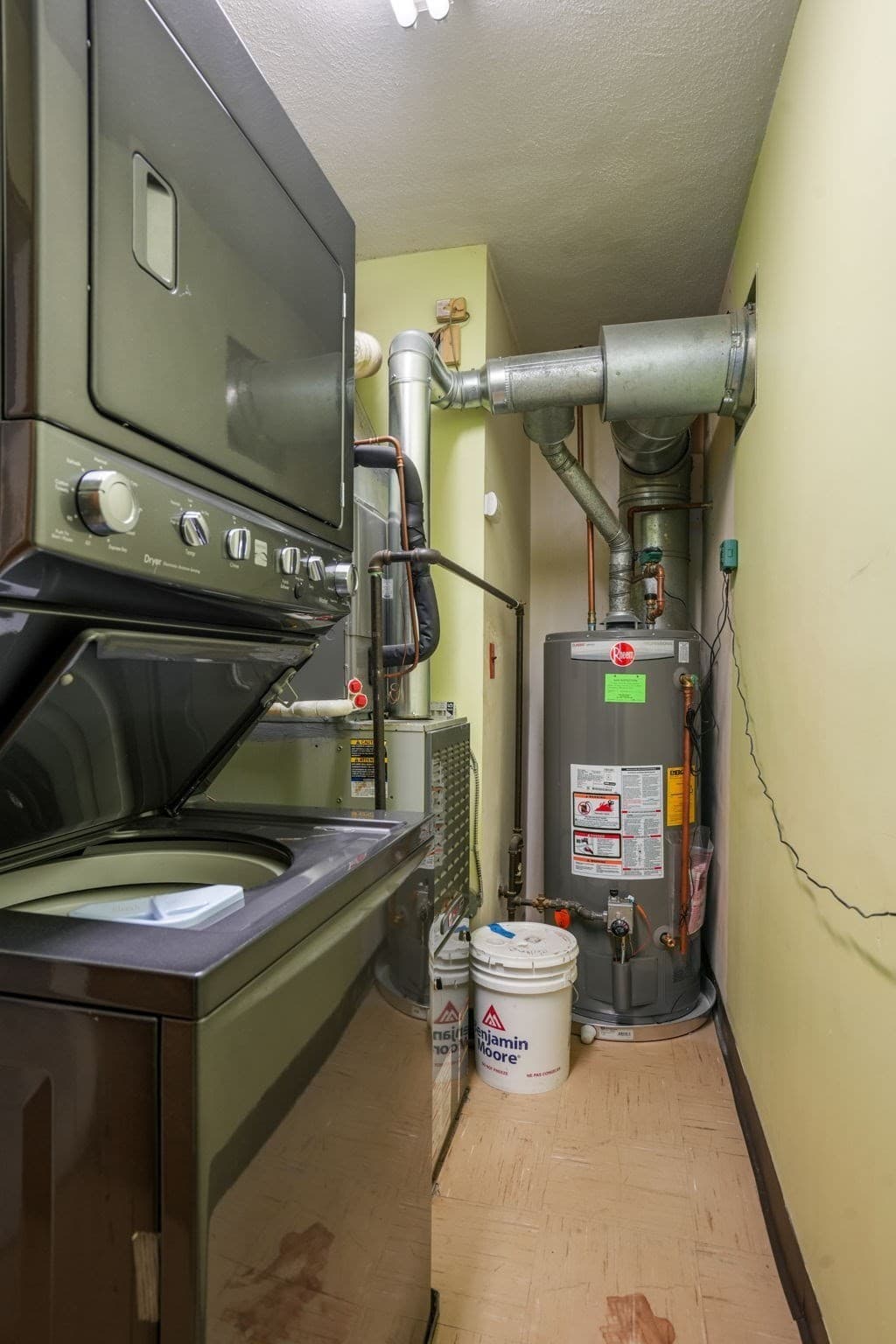 Condominium at 330 Sunderland Rd # 22, Worcester MA 01604, Worcester, photo 22 of 37