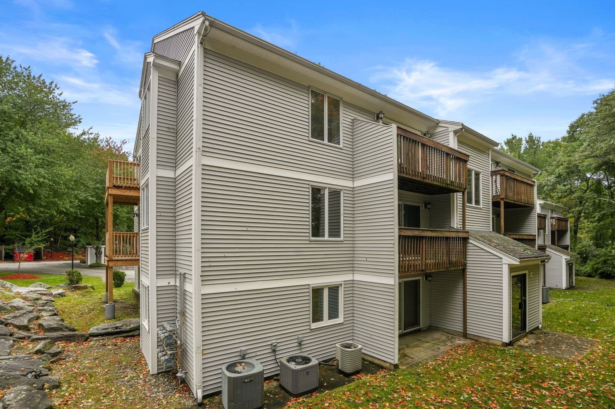Condominium at 330 Sunderland Rd # 22, Worcester MA 01604, Worcester, photo 34 of 37