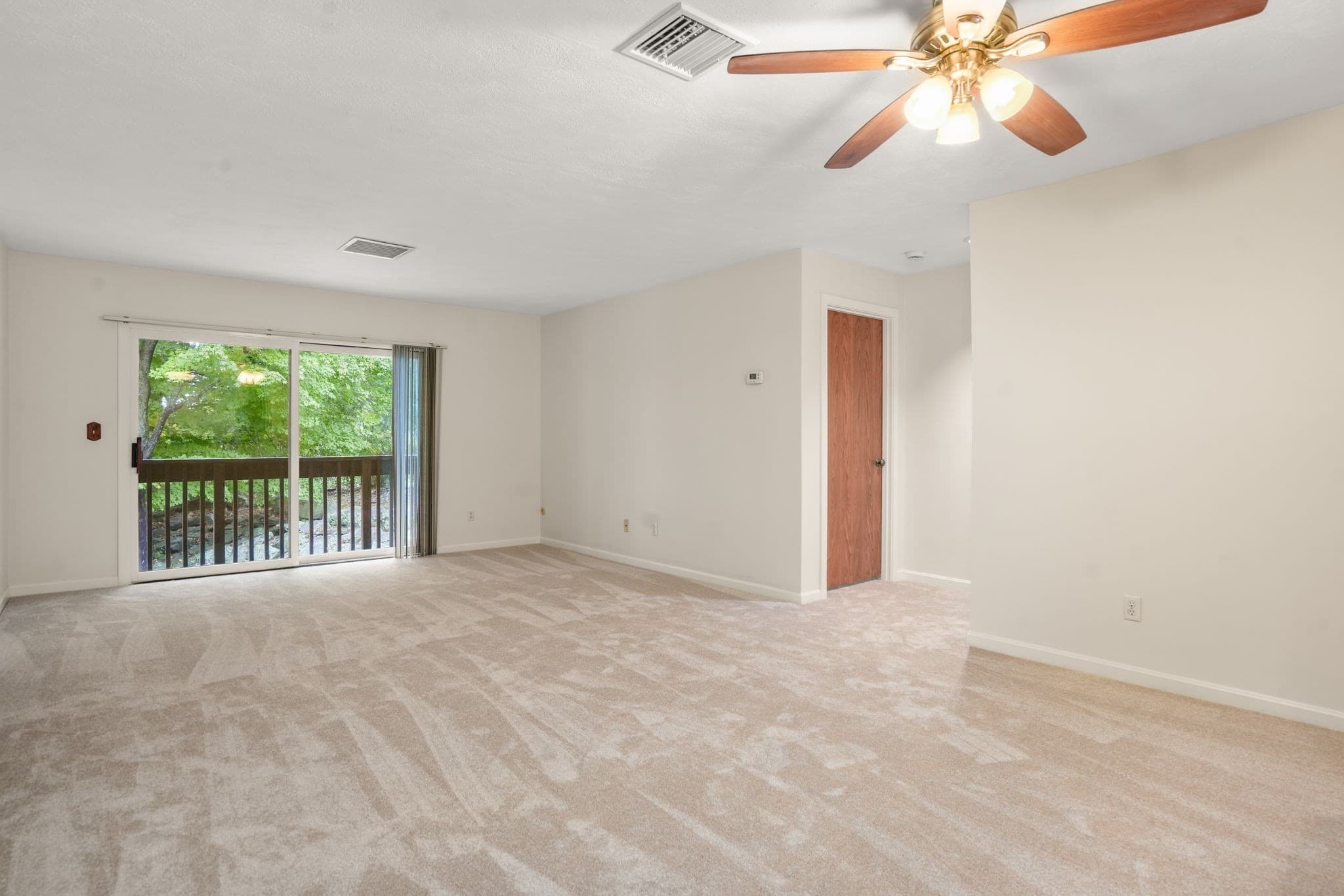 Condominium at 330 Sunderland Rd # 22, Worcester MA 01604, Worcester, photo 10 of 37