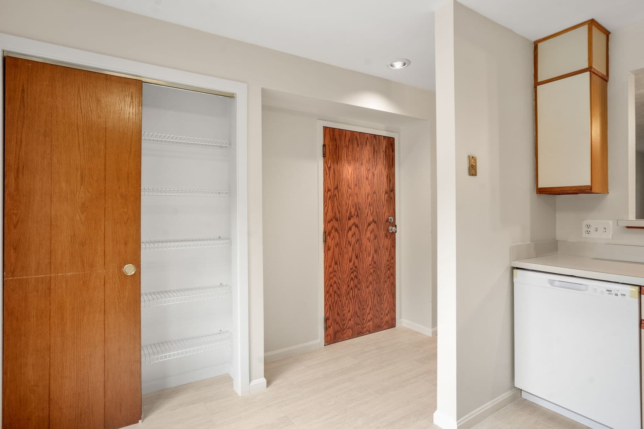 Condominium at 330 Sunderland Rd # 22, Worcester MA 01604, Worcester, photo 14 of 37