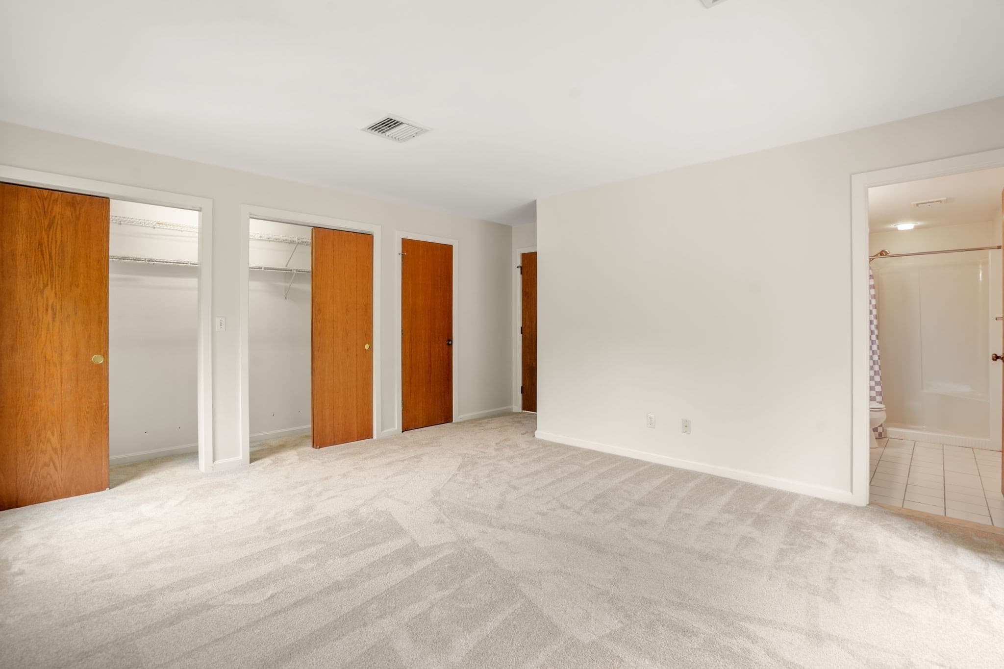 Condominium at 330 Sunderland Rd # 22, Worcester MA 01604, Worcester, photo 11 of 37