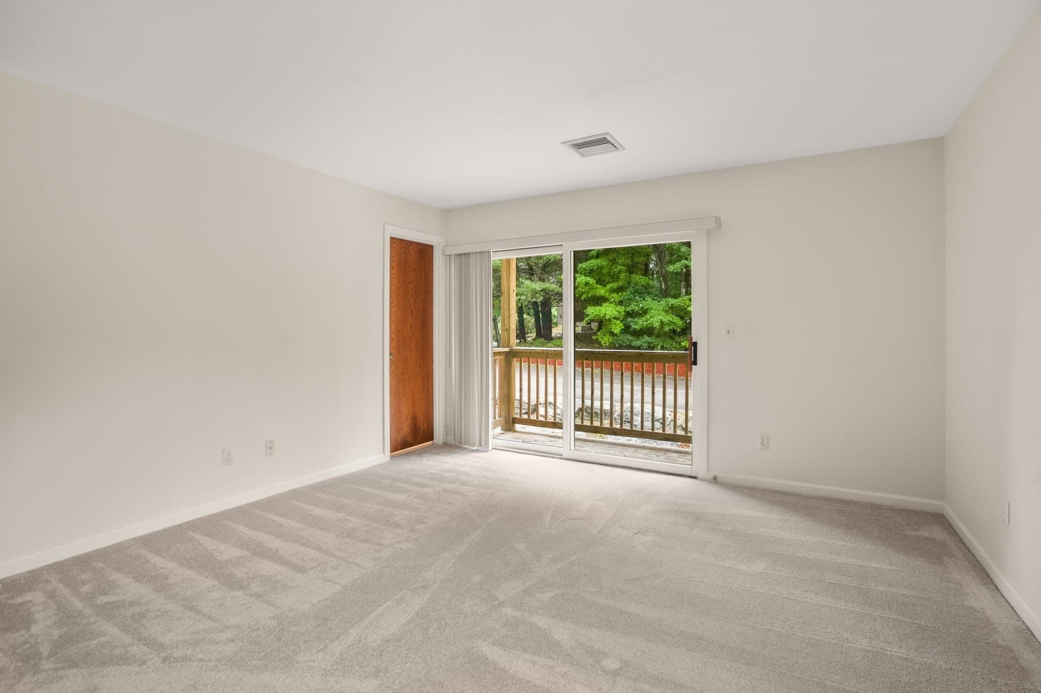 Condominium at 330 Sunderland Rd # 22, Worcester MA 01604, Worcester, photo 8 of 37