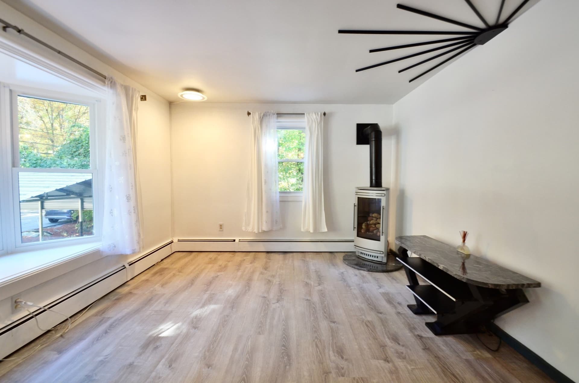 Single Family Residence at 807 Highland St, Northbridge MA 01534, photo 8 of 33